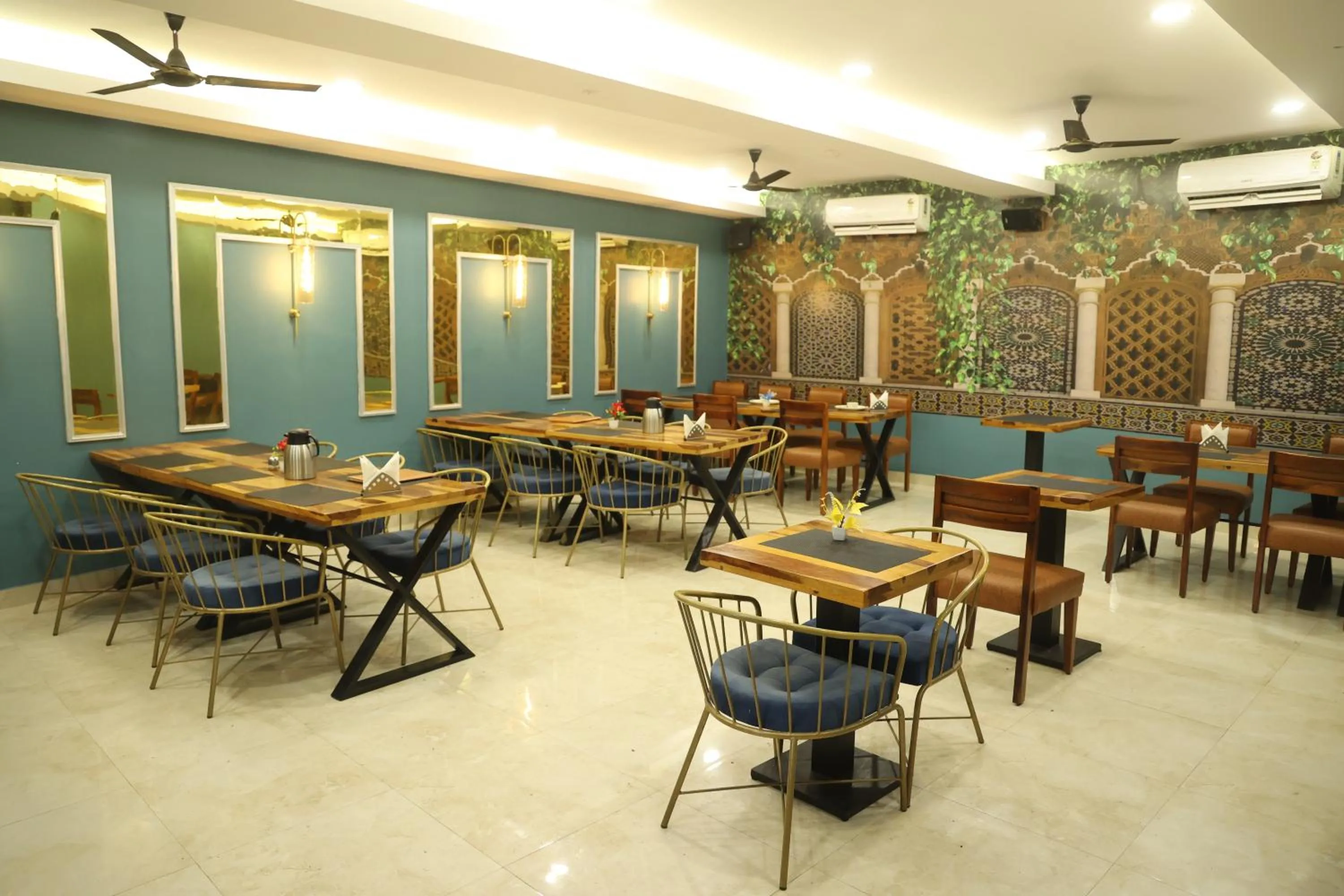 Restaurant/places to eat in Shiv Hari heritage