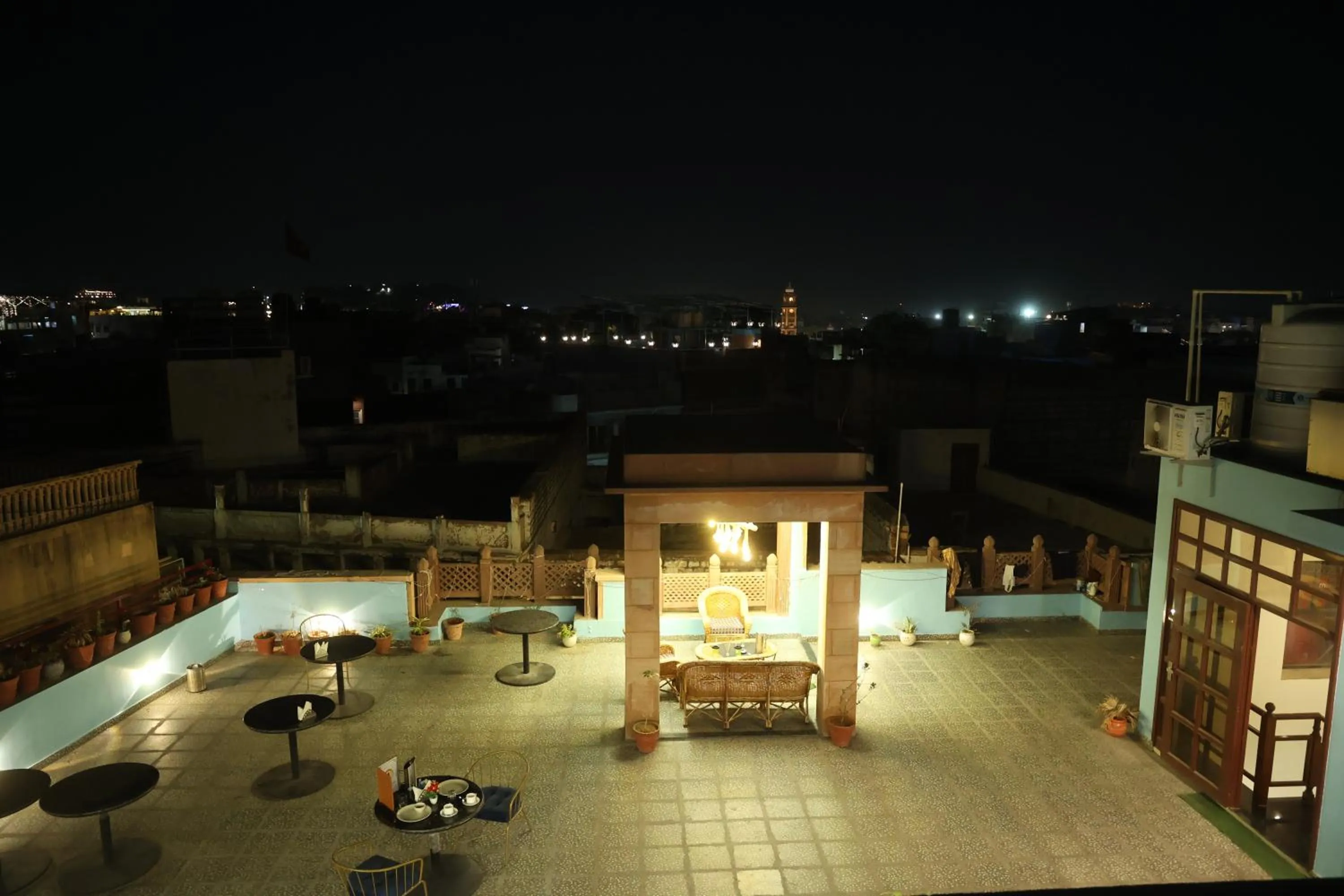 Restaurant/places to eat in Shiv Hari heritage