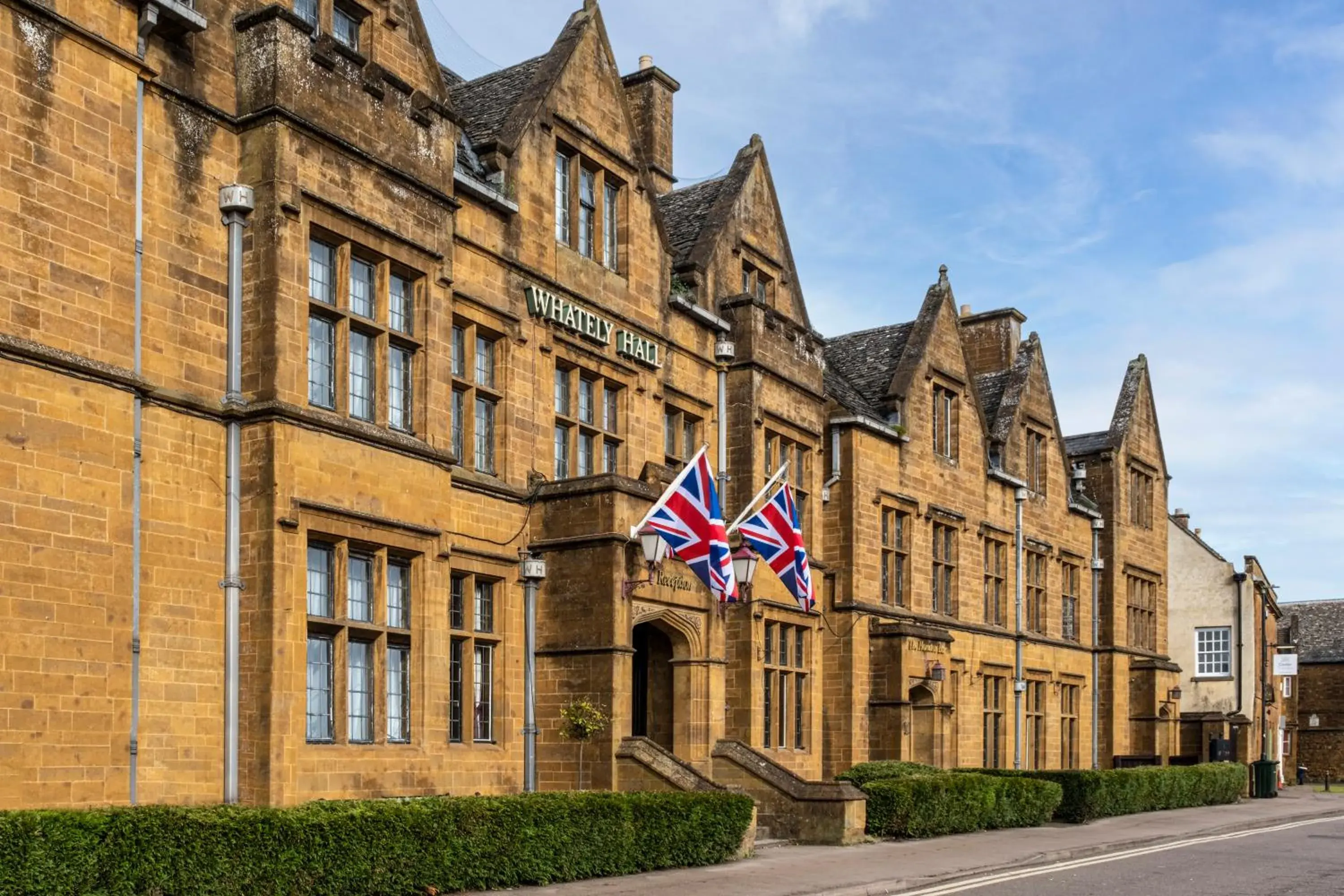 Property Building in Mercure Banbury Whately Hall Hotel Property Building in Mercure Banbury Whately Hall Hotel