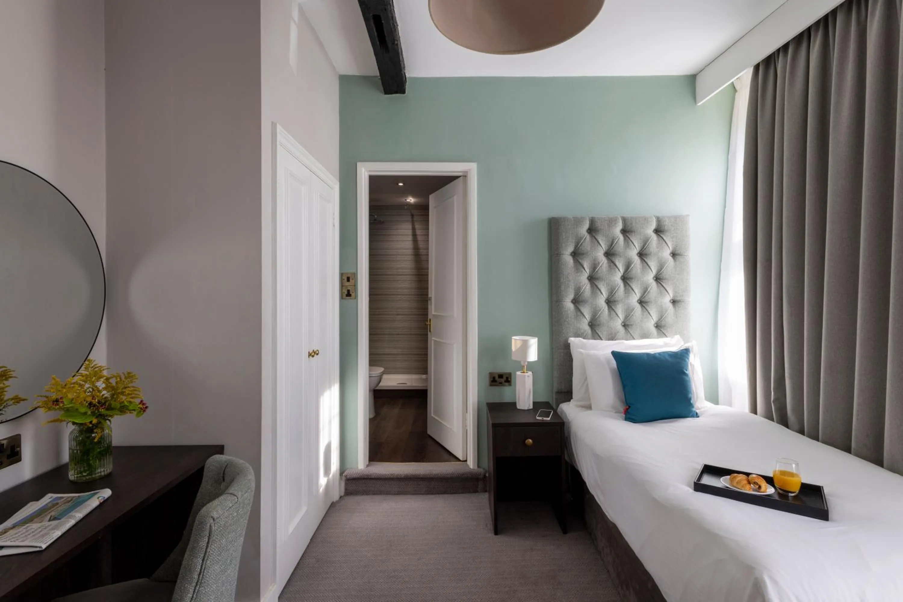 Bedroom, Bed in Whately Hall Hotel