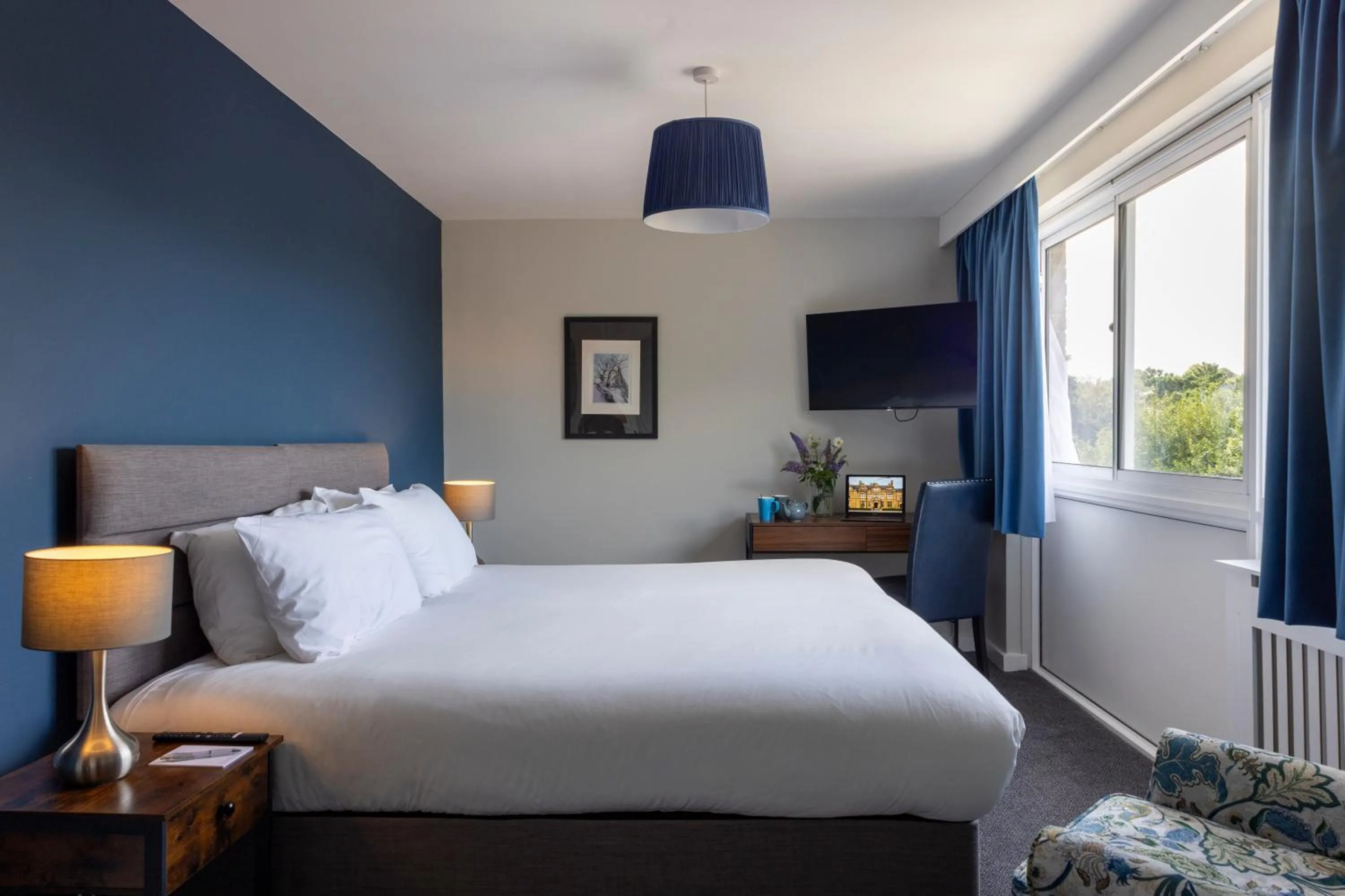 Bedroom, Bed in Whately Hall Hotel