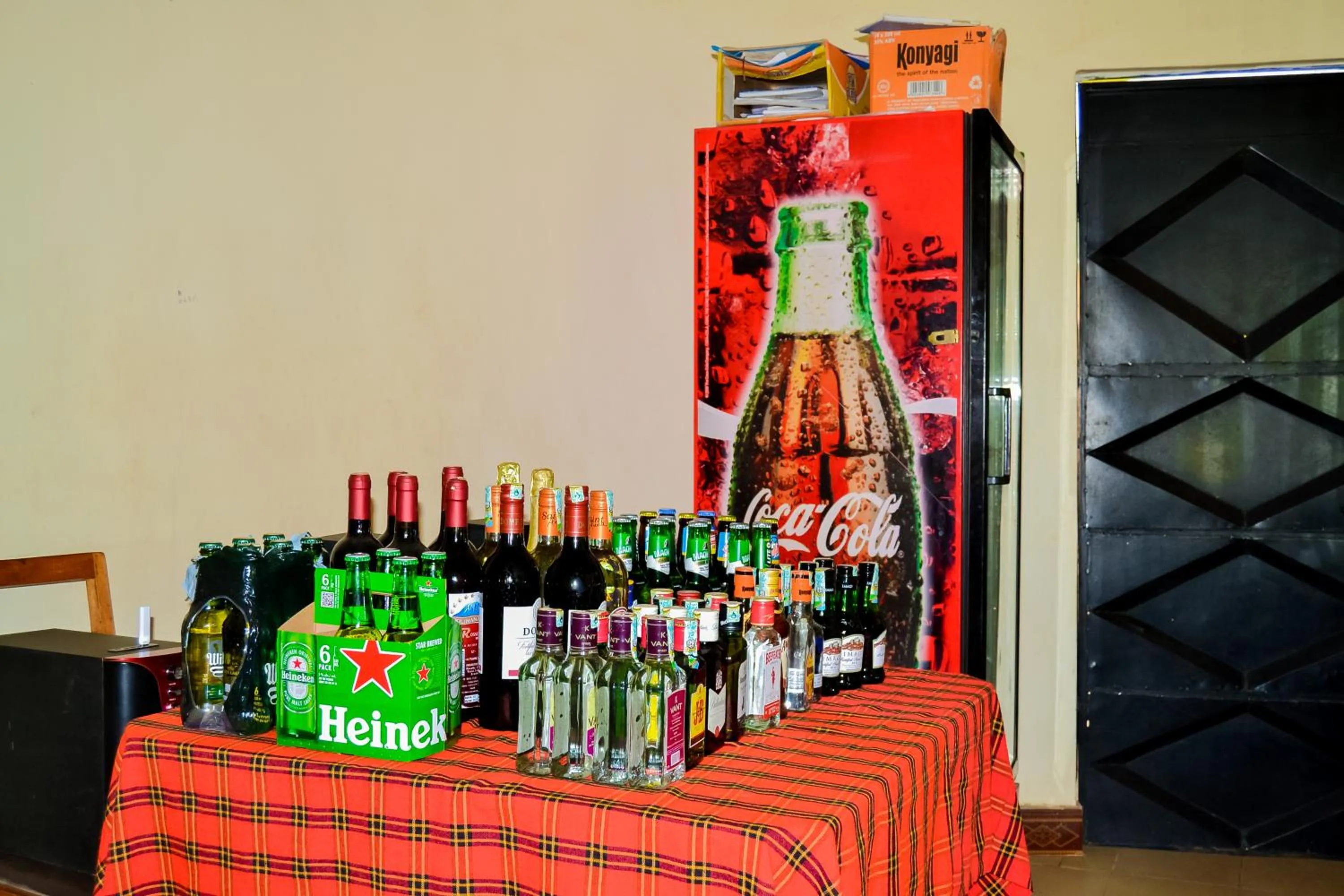 Food and drinks in West-East Lodge