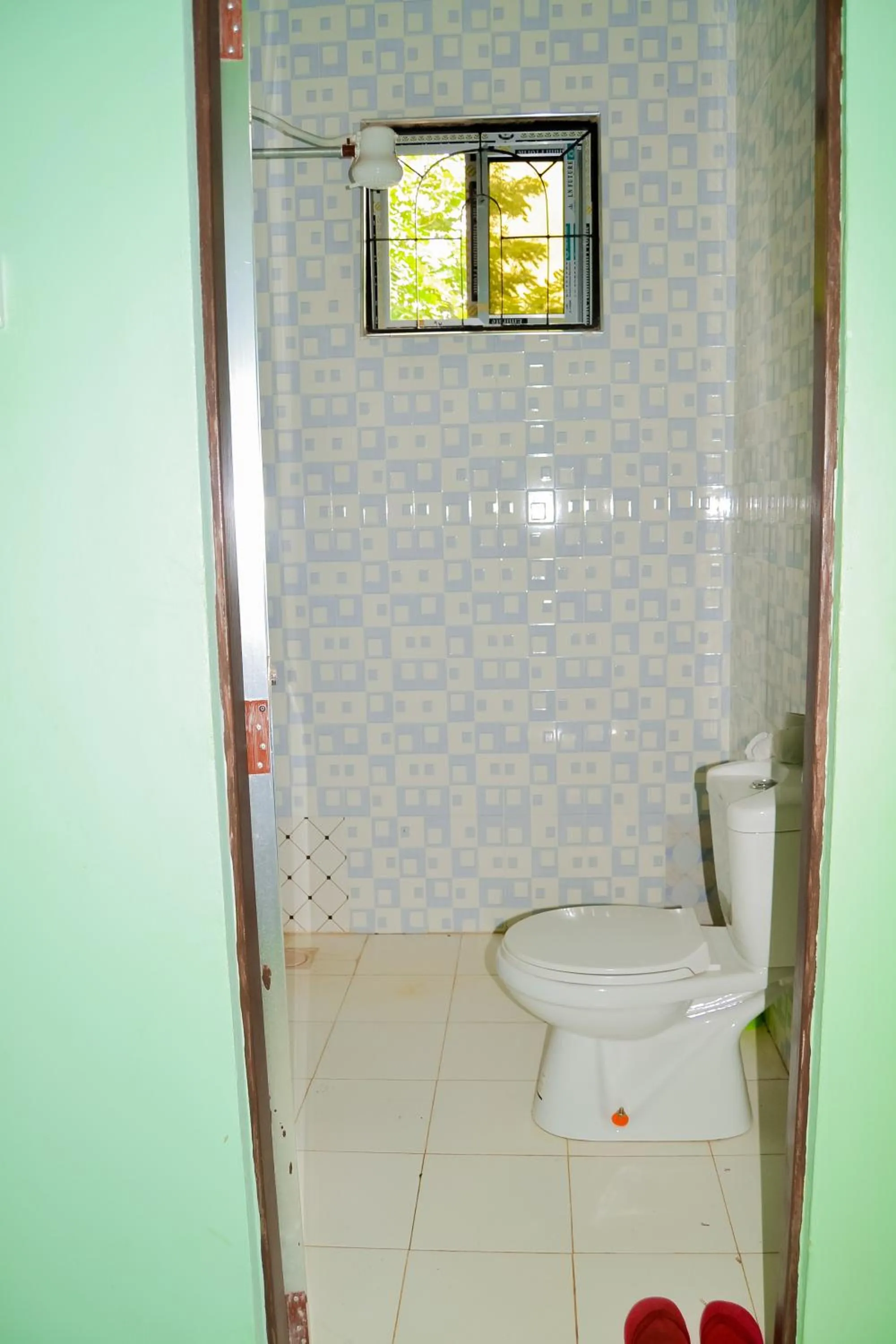 Shower in West-East Lodge