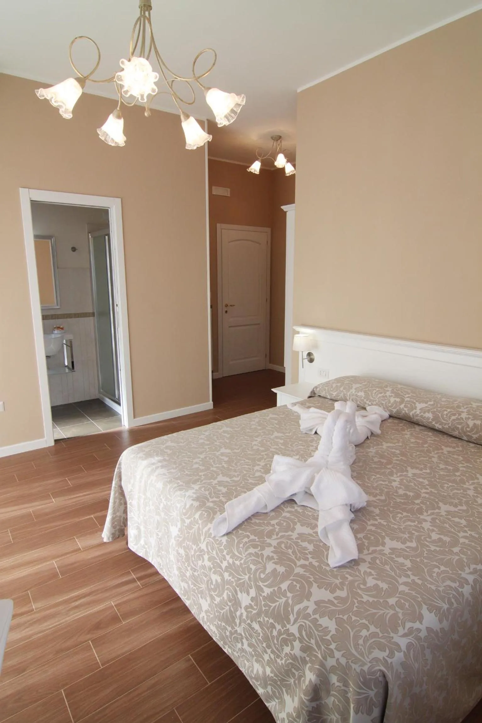 Photo of the whole room in B&B Hortis Tropea