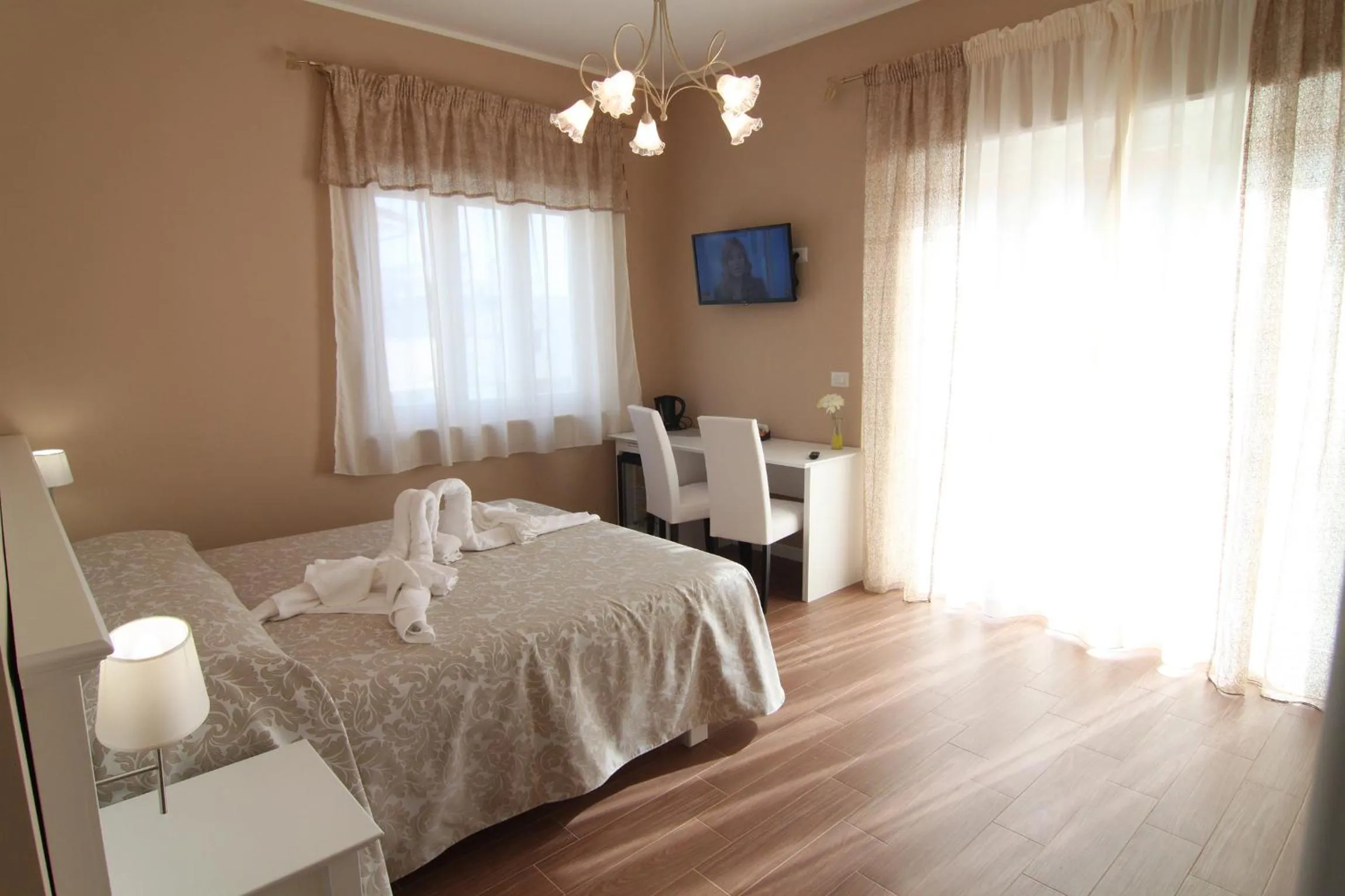 Photo of the whole room in B&B Hortis Tropea