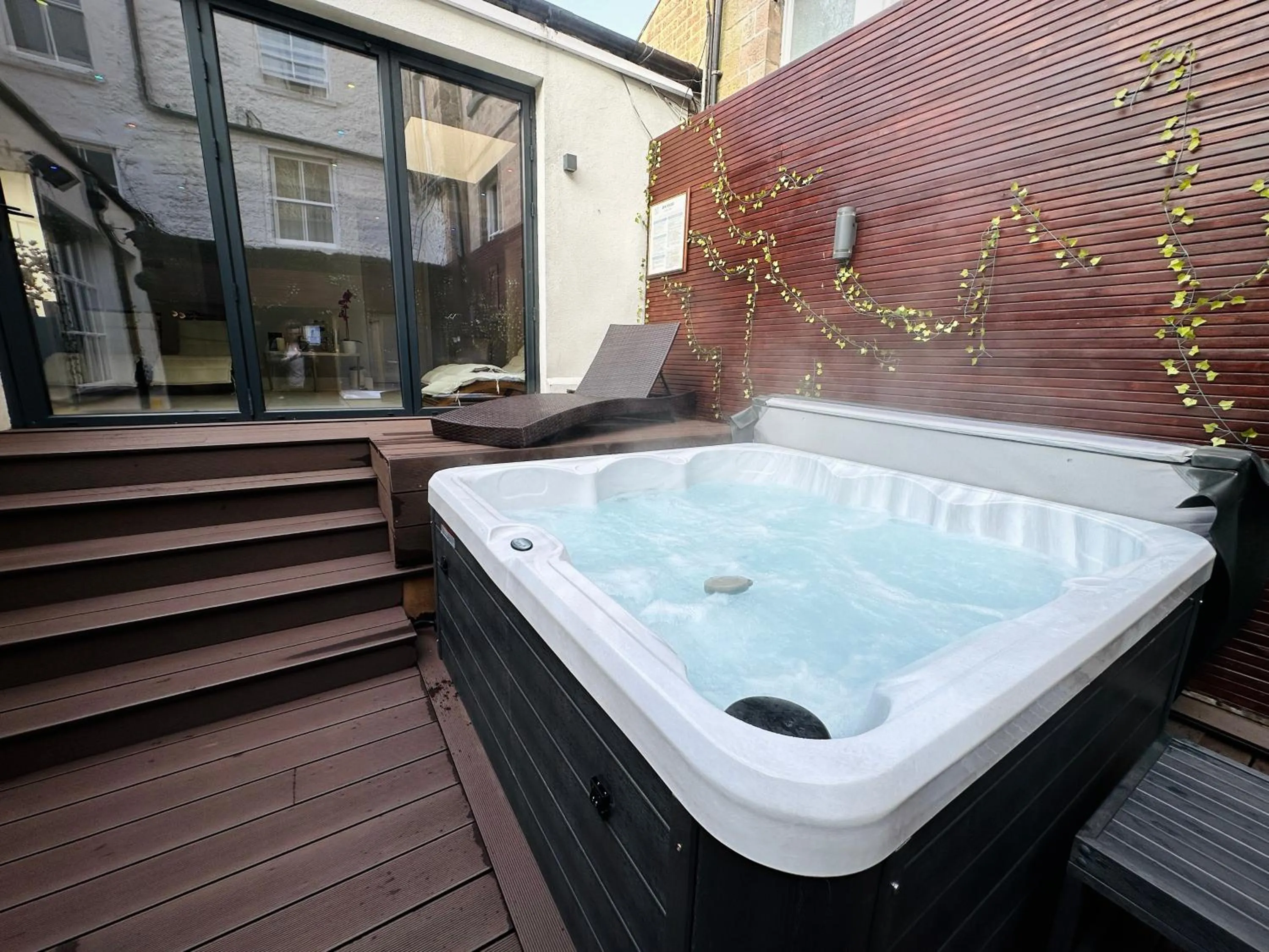 Hot Tub in New Bath Hotel & Spa