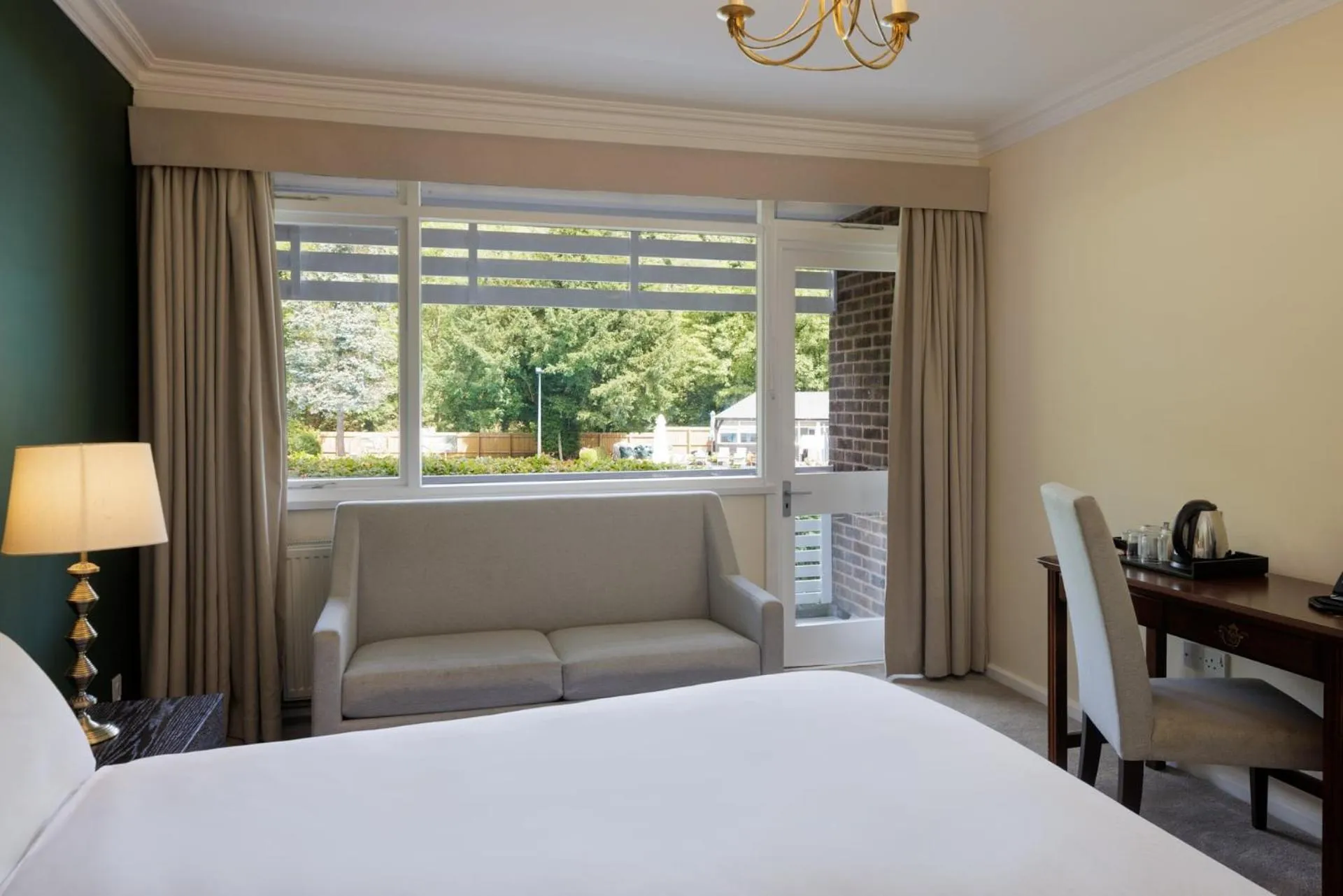 Balcony/Terrace, Bed in New Bath Hotel & Spa
