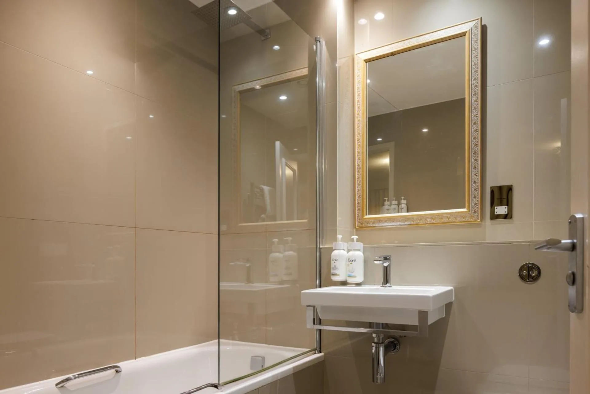 Shower in New Bath Hotel & Spa