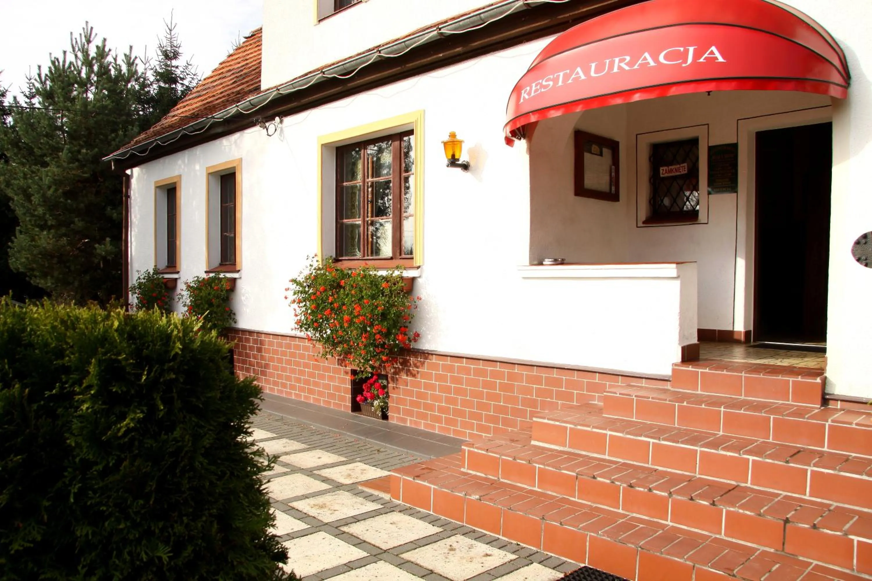 Facade/entrance in Zajazd Biały Dom