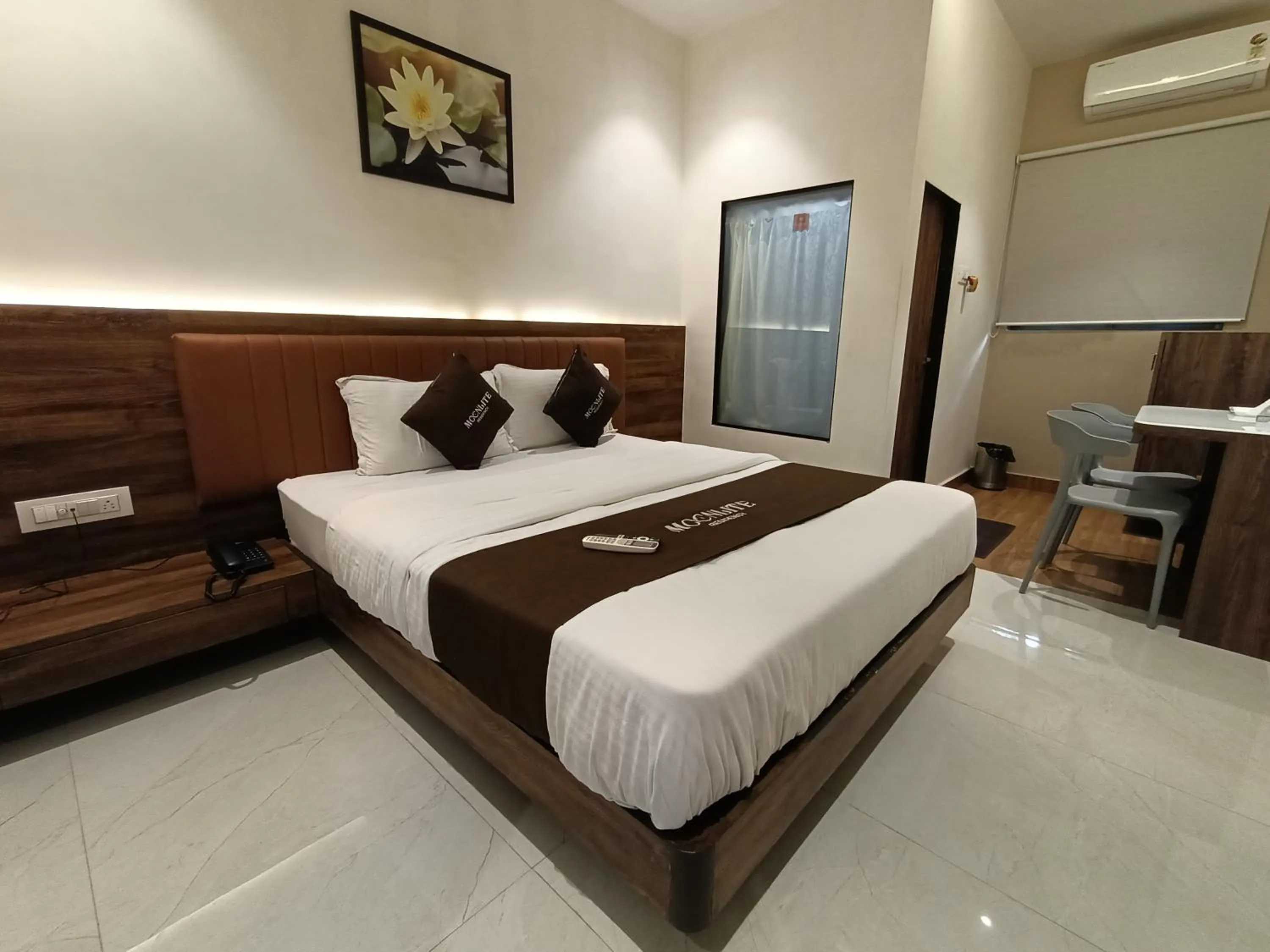 Bed in HOTEL MOON LITE RESIDENCY - Marve Road Malad West