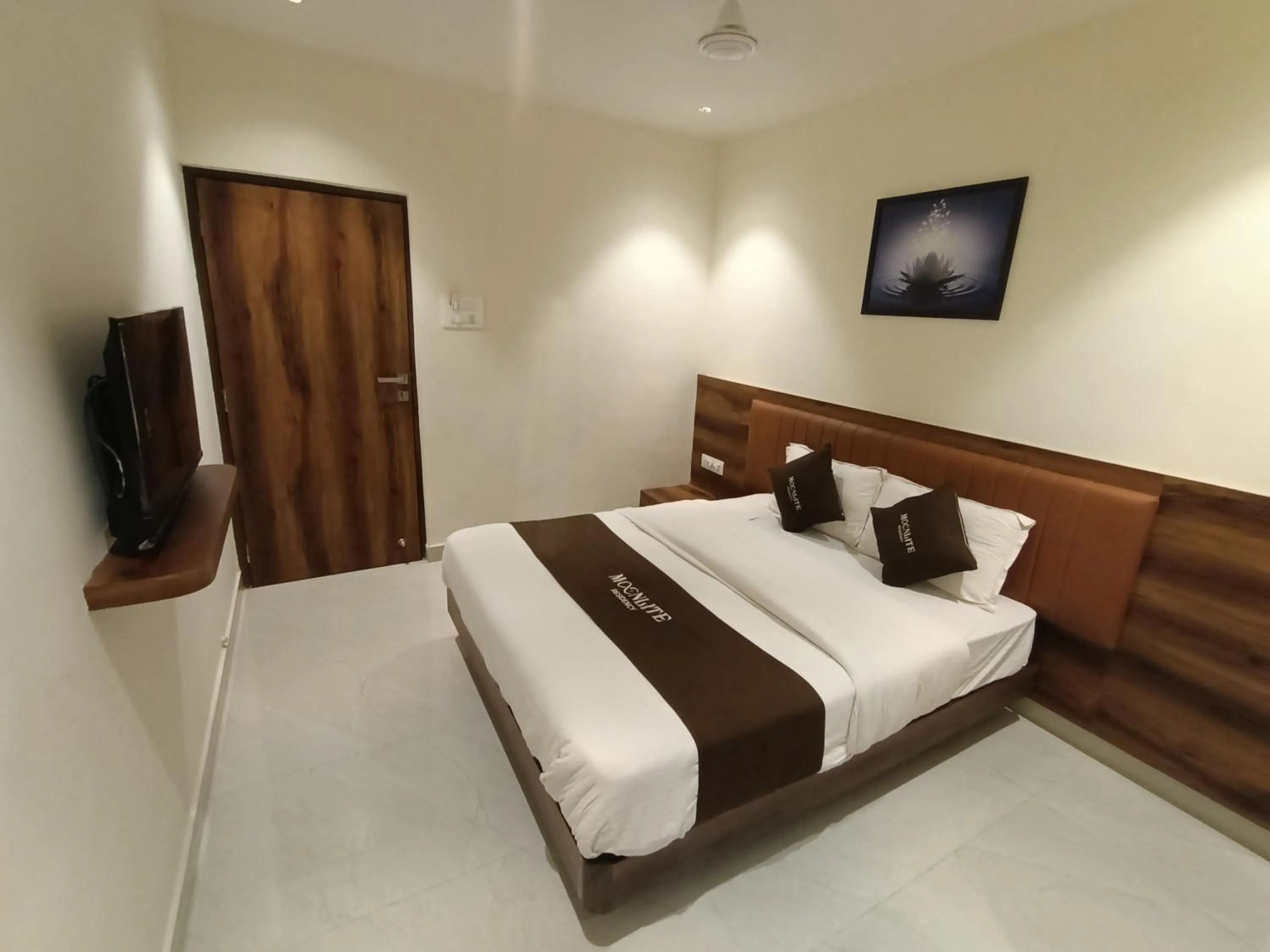 Bed in HOTEL MOON LITE RESIDENCY - Marve Road Malad West