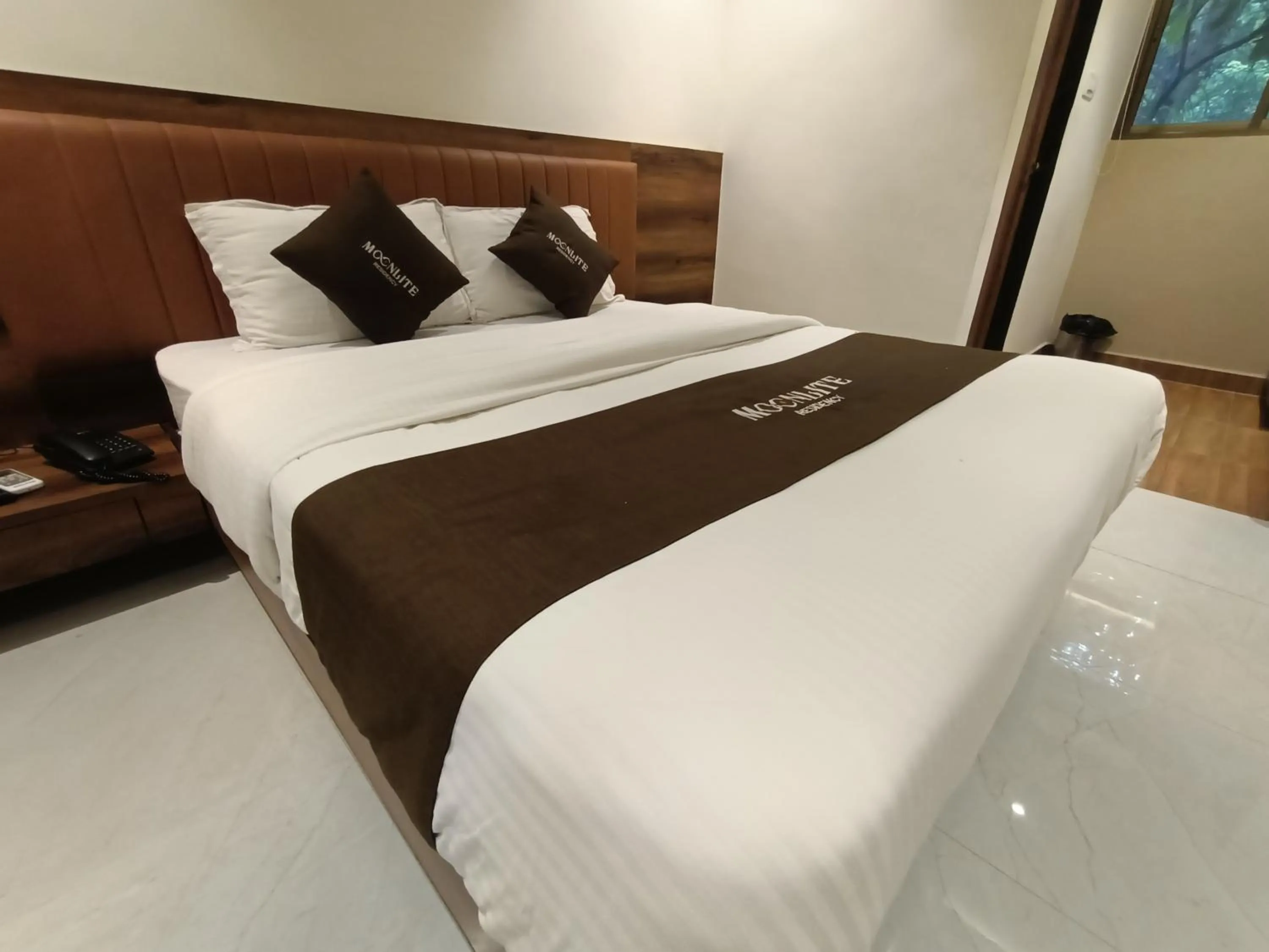 Bed in HOTEL MOON LITE RESIDENCY - Marve Road Malad West