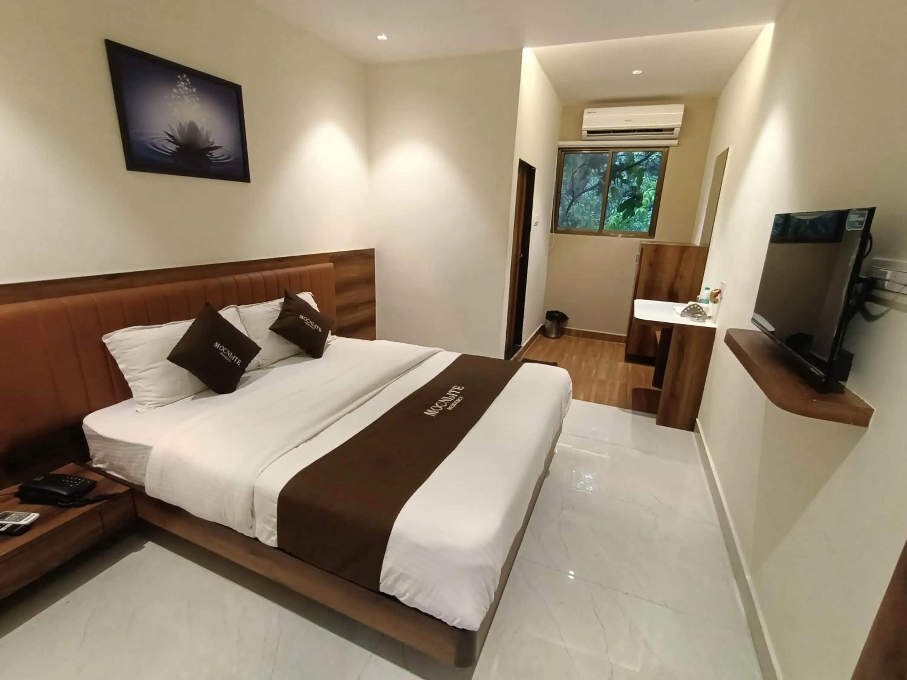 Bed in HOTEL MOON LITE RESIDENCY - Marve Road Malad West
