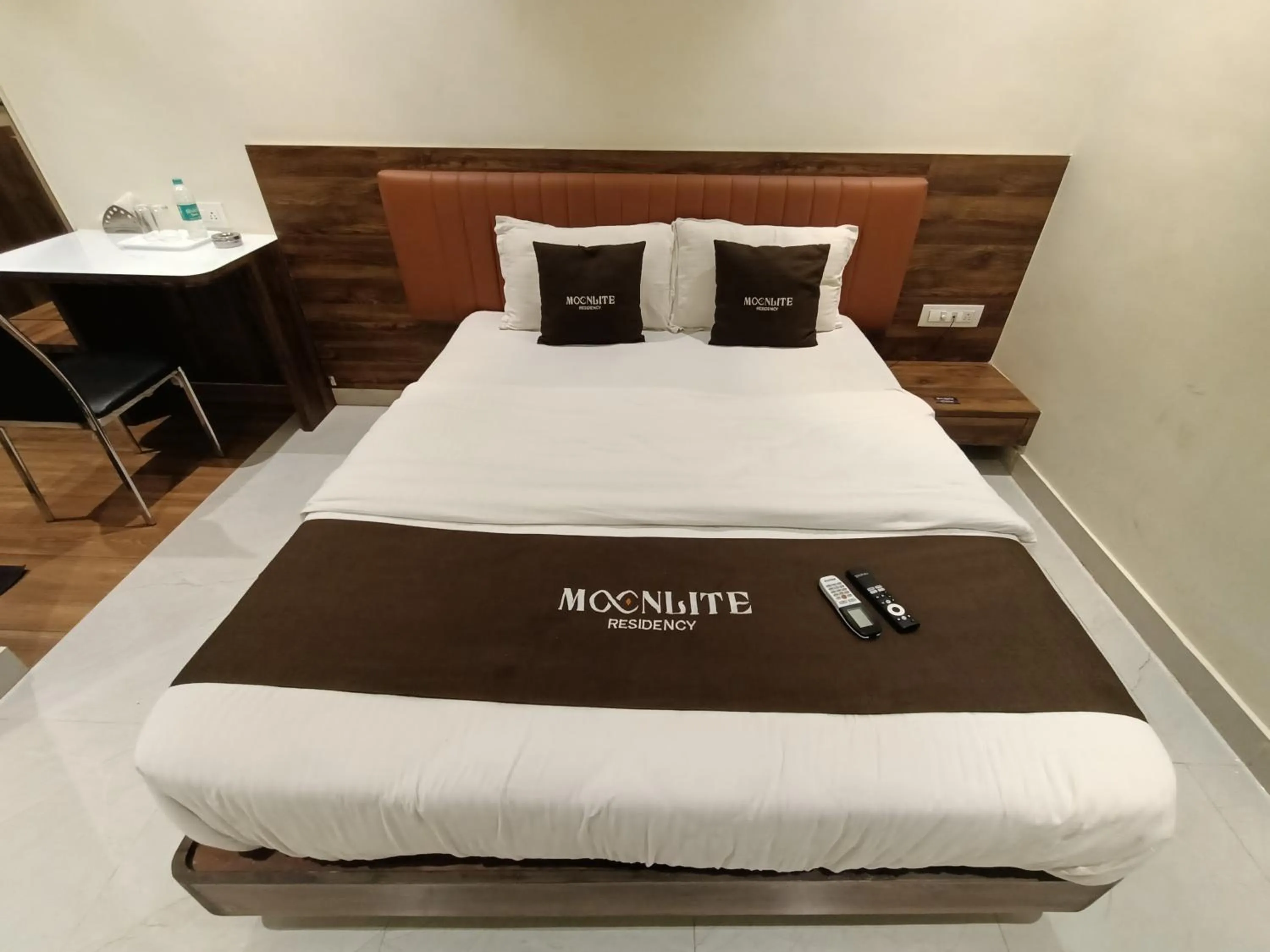 Bed in HOTEL MOON LITE RESIDENCY - Marve Road Malad West