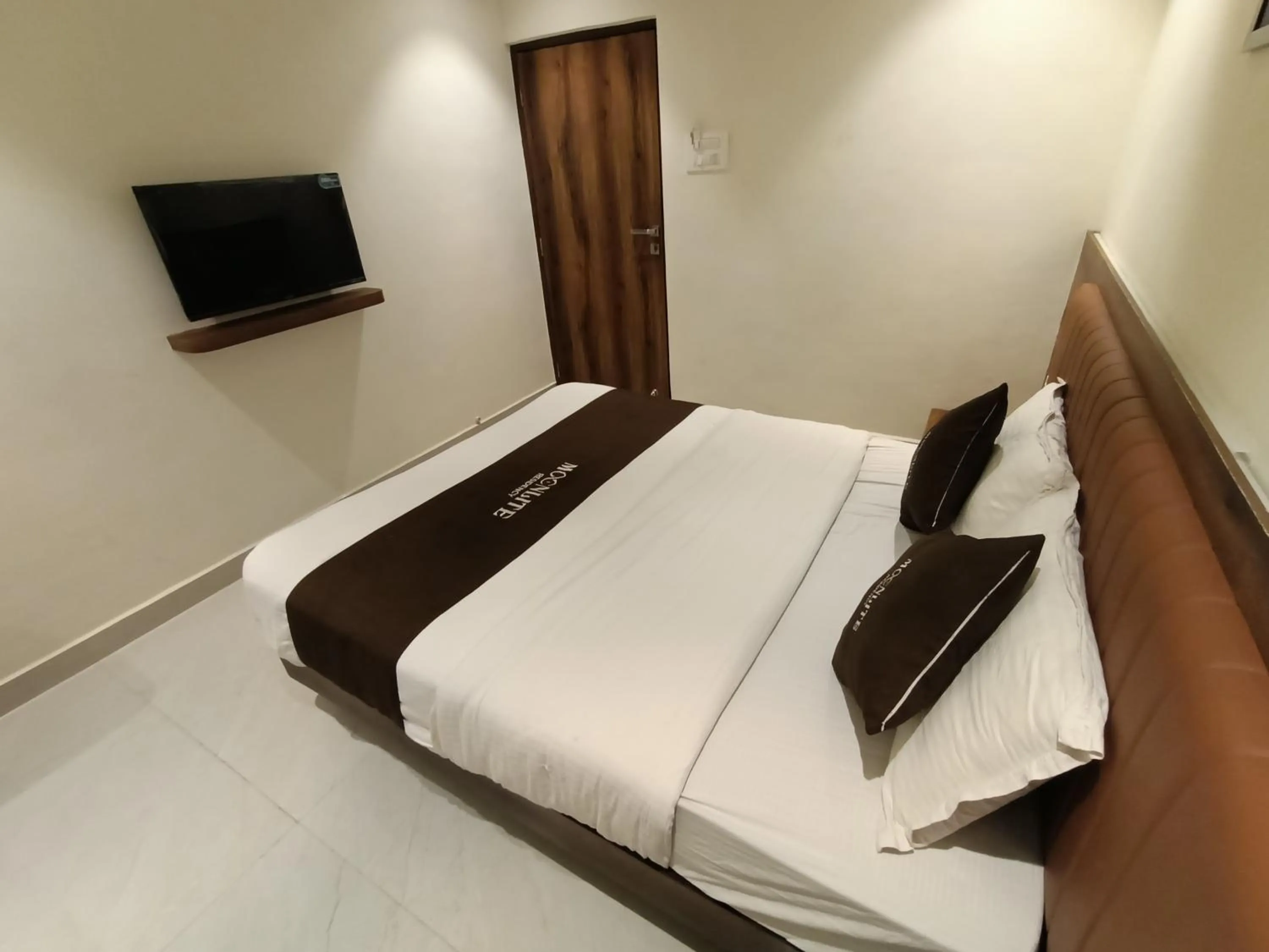 Bed in HOTEL MOON LITE RESIDENCY - Marve Road Malad West