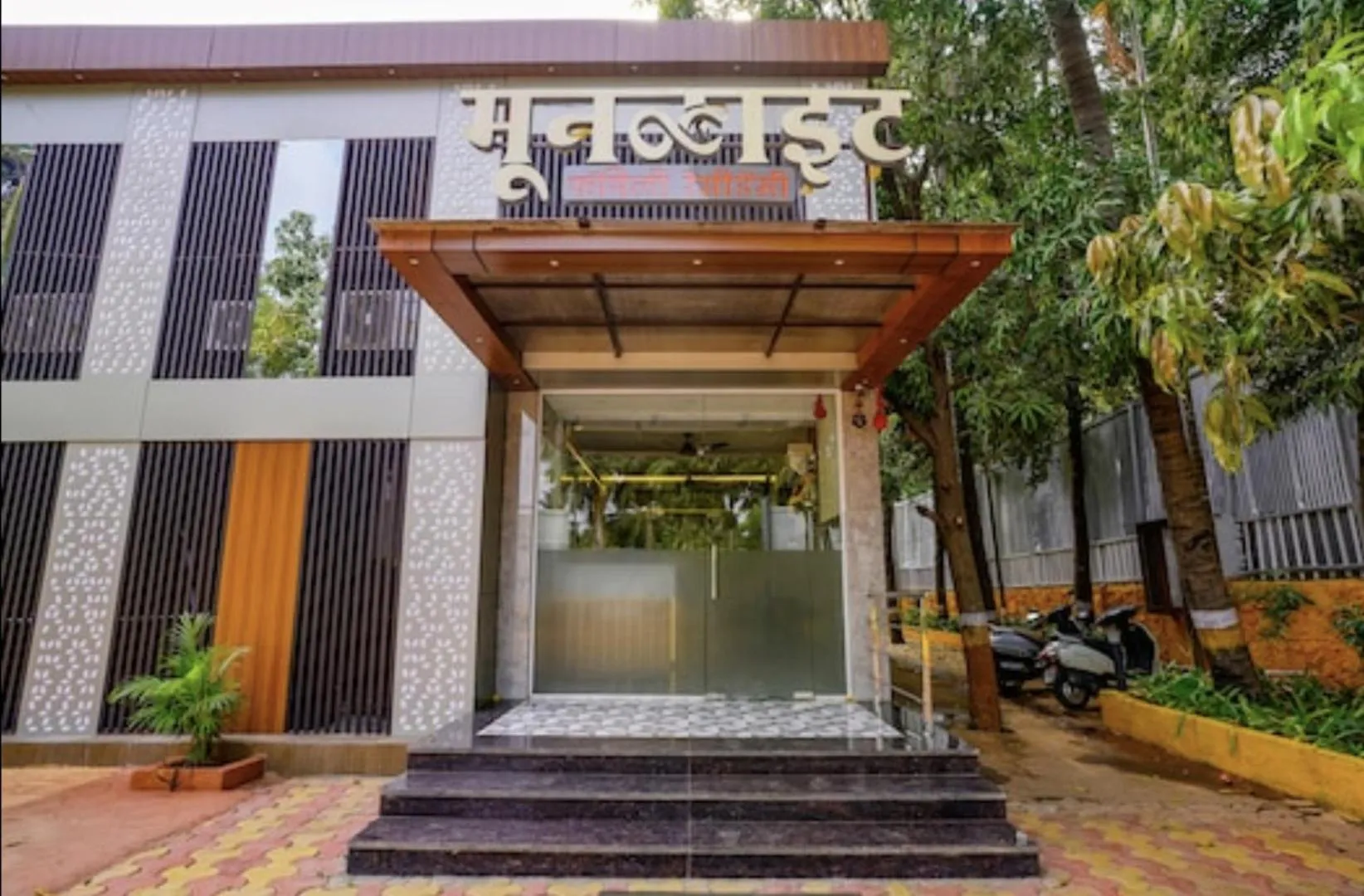 Property building in HOTEL MOON LITE RESIDENCY - Marve Road Malad West