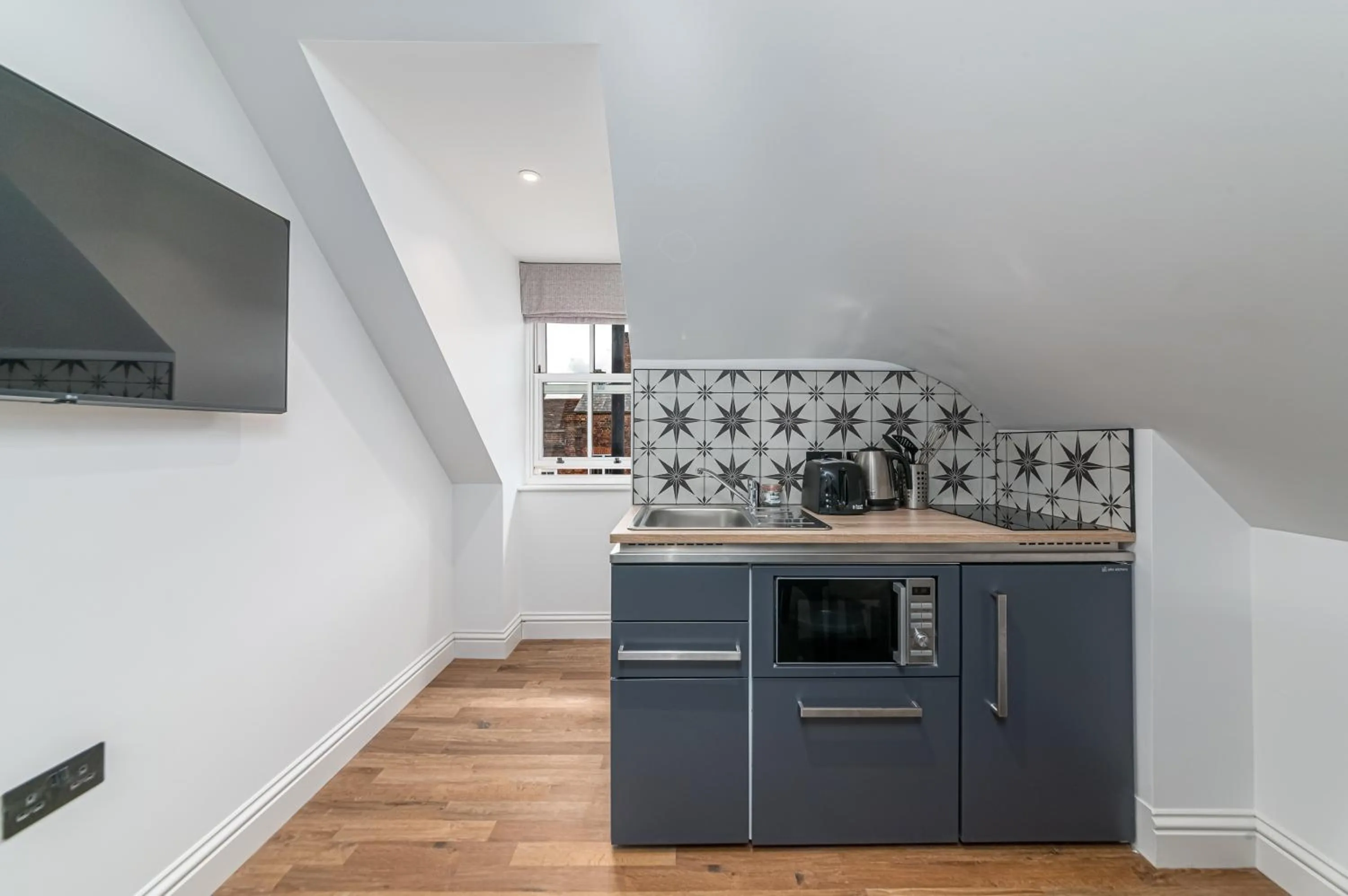 kitchen in Mercure Salisbury White Hart Hotel & Apartments