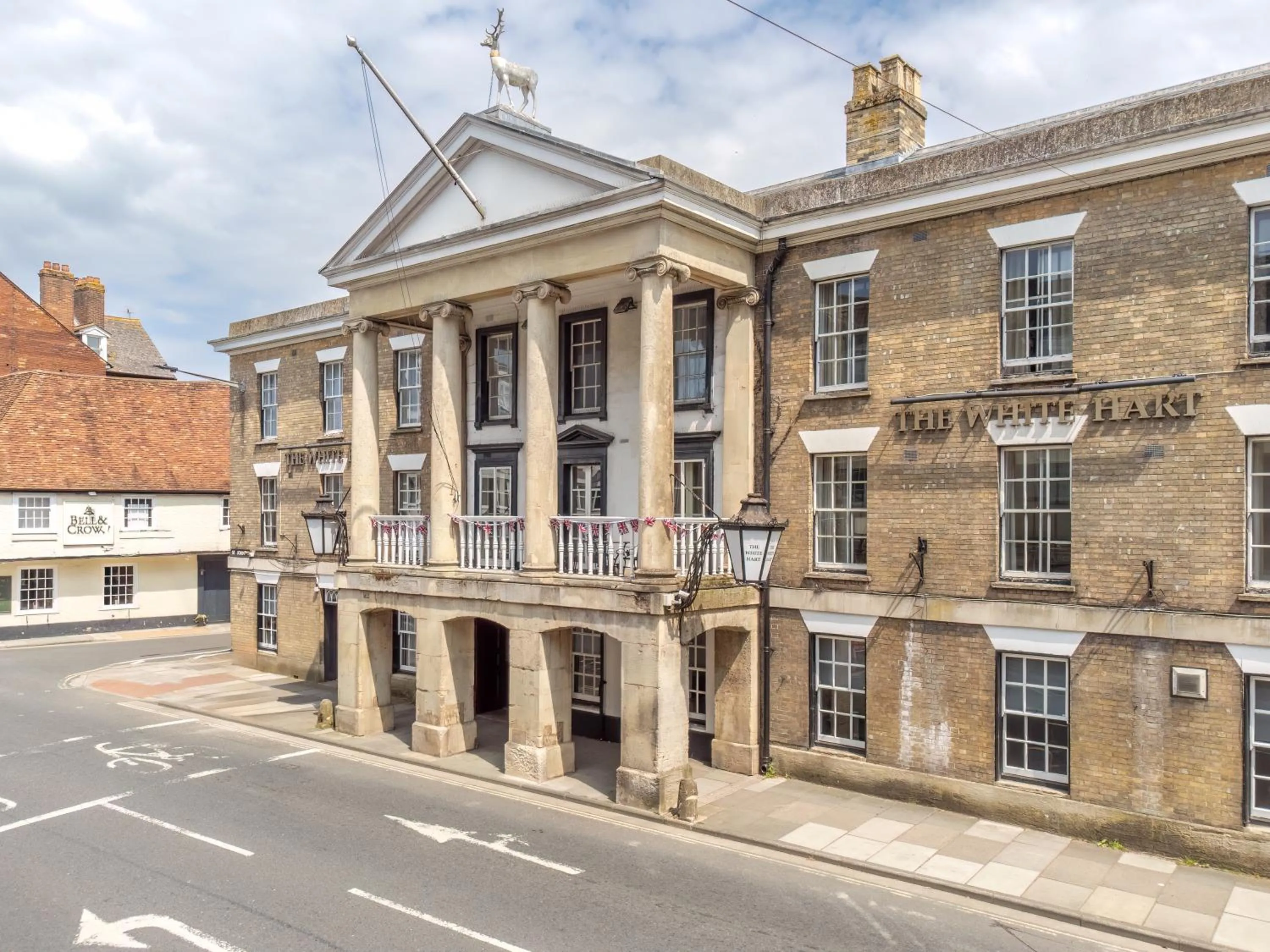 Property building in Mercure Salisbury White Hart Hotel & Apartments