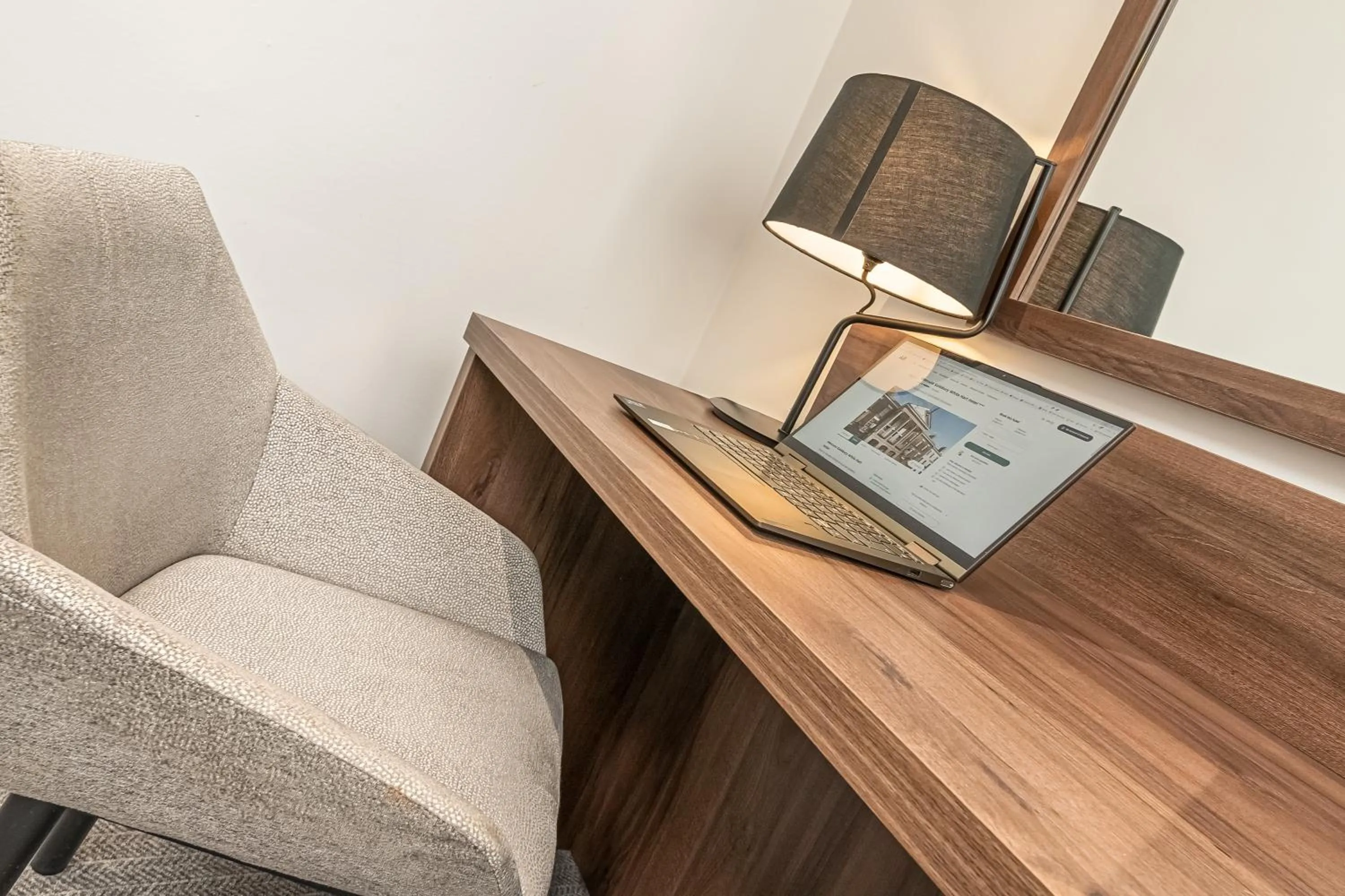 Bedroom in Mercure Salisbury White Hart Hotel & Apartments