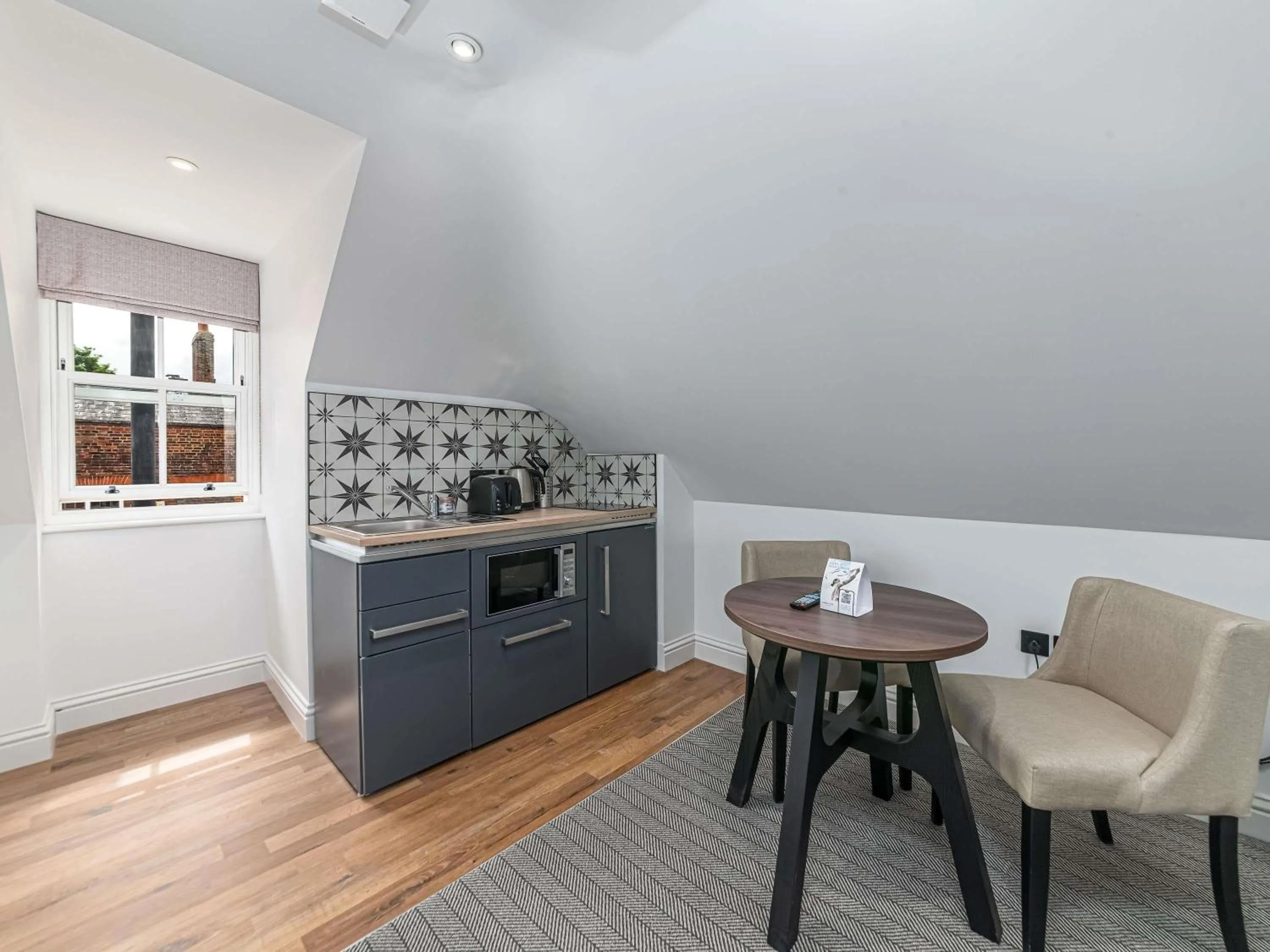 Bedroom in Mercure Salisbury White Hart Hotel & Apartments