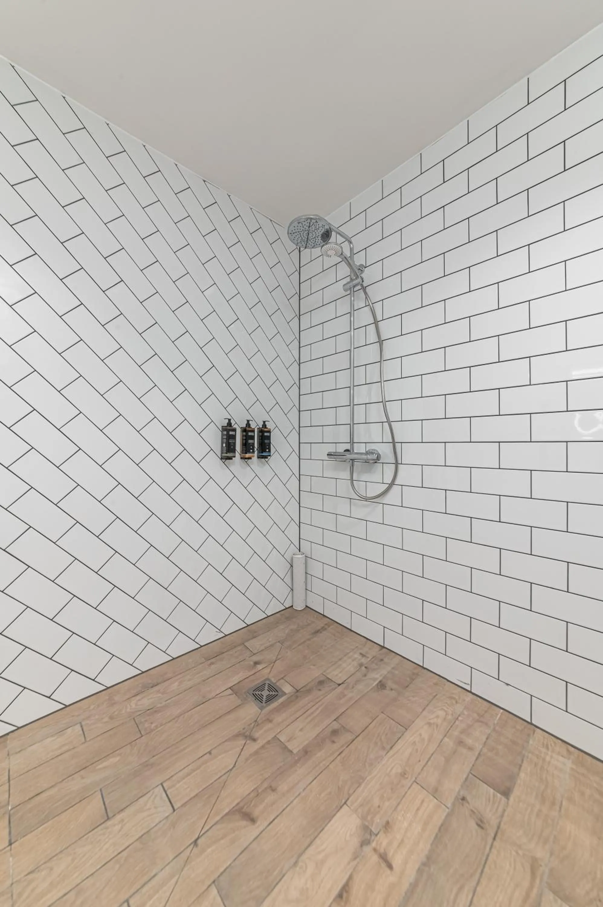 Shower in Mercure Salisbury White Hart Hotel & Apartments