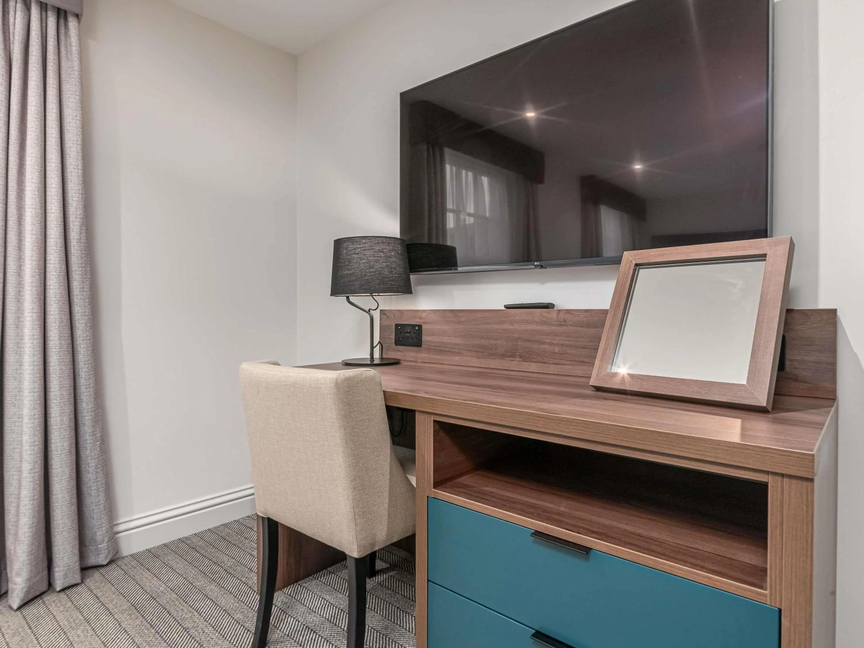 Bedroom in Mercure Salisbury White Hart Hotel & Apartments