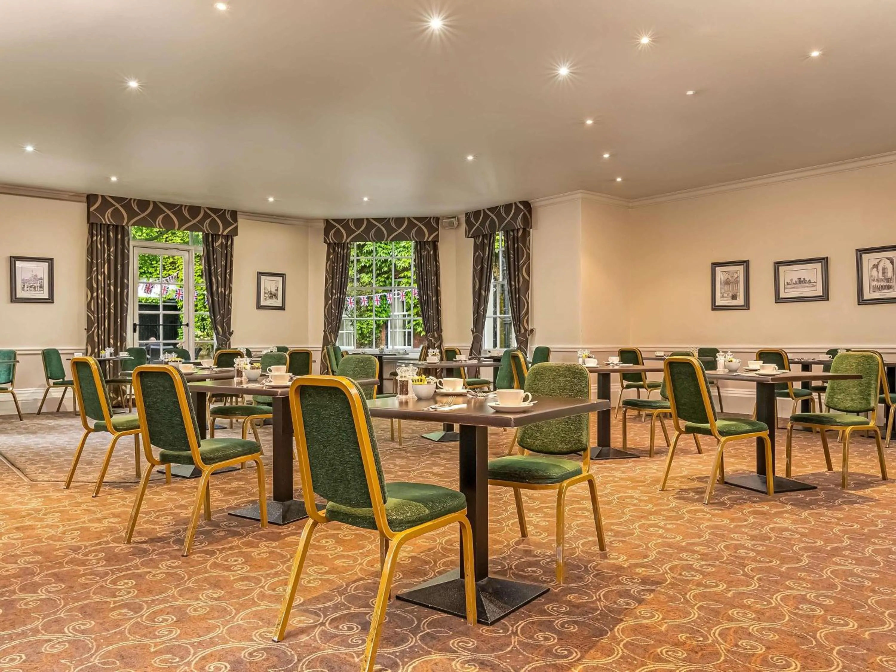 Restaurant/places to eat in Mercure Salisbury White Hart Hotel & Apartments