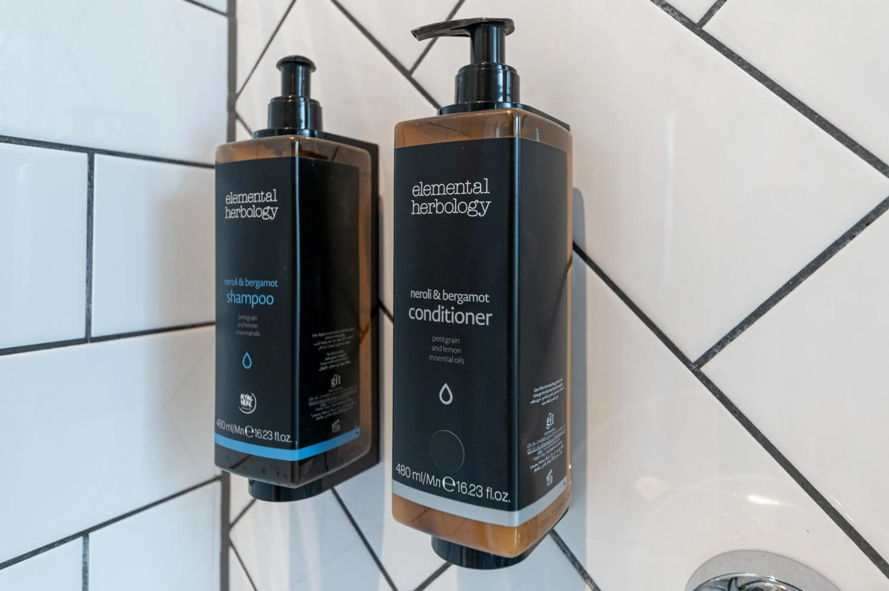 Bathroom in Mercure Salisbury White Hart Hotel & Apartments