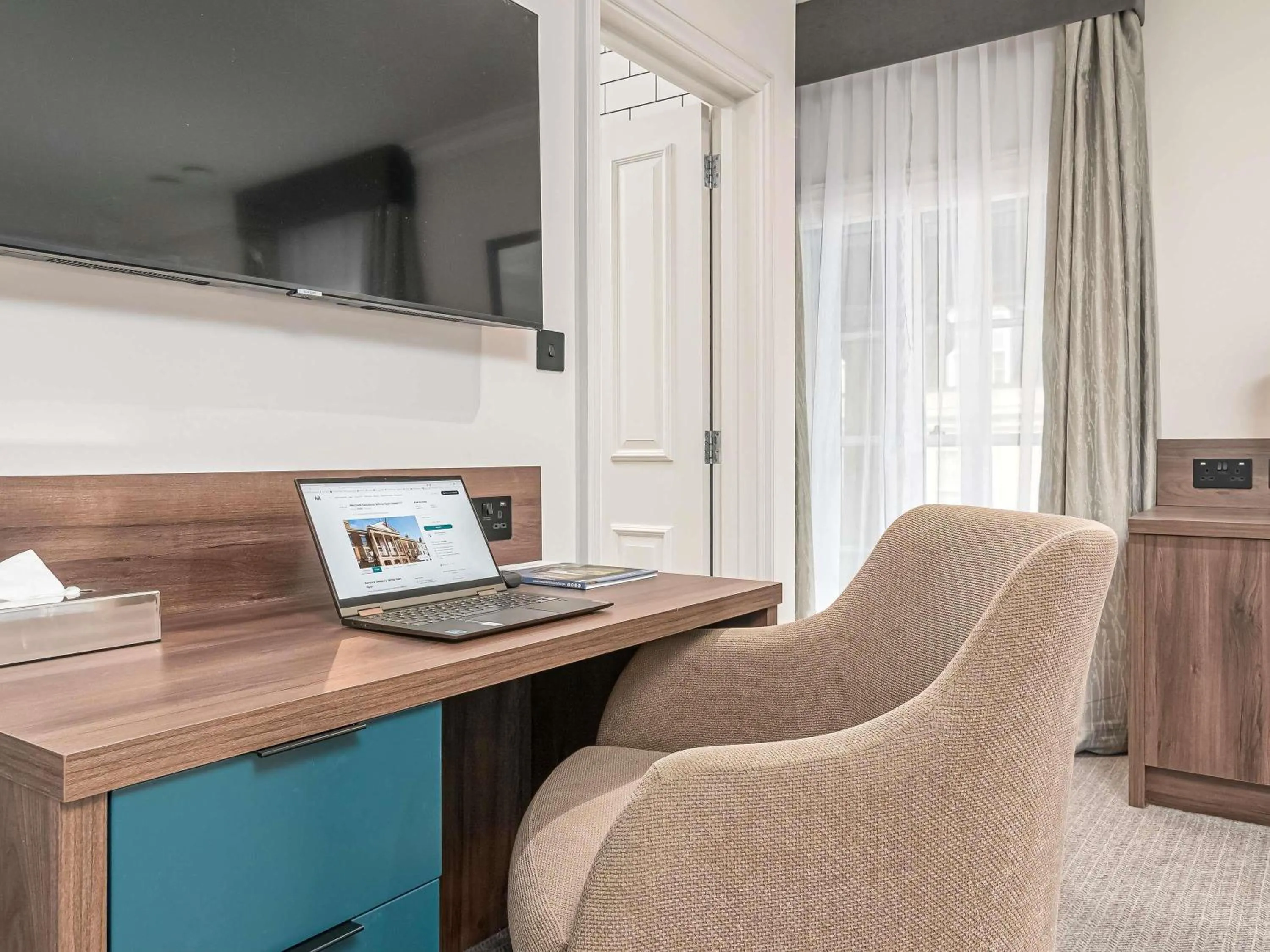 Bedroom in Mercure Salisbury White Hart Hotel & Apartments