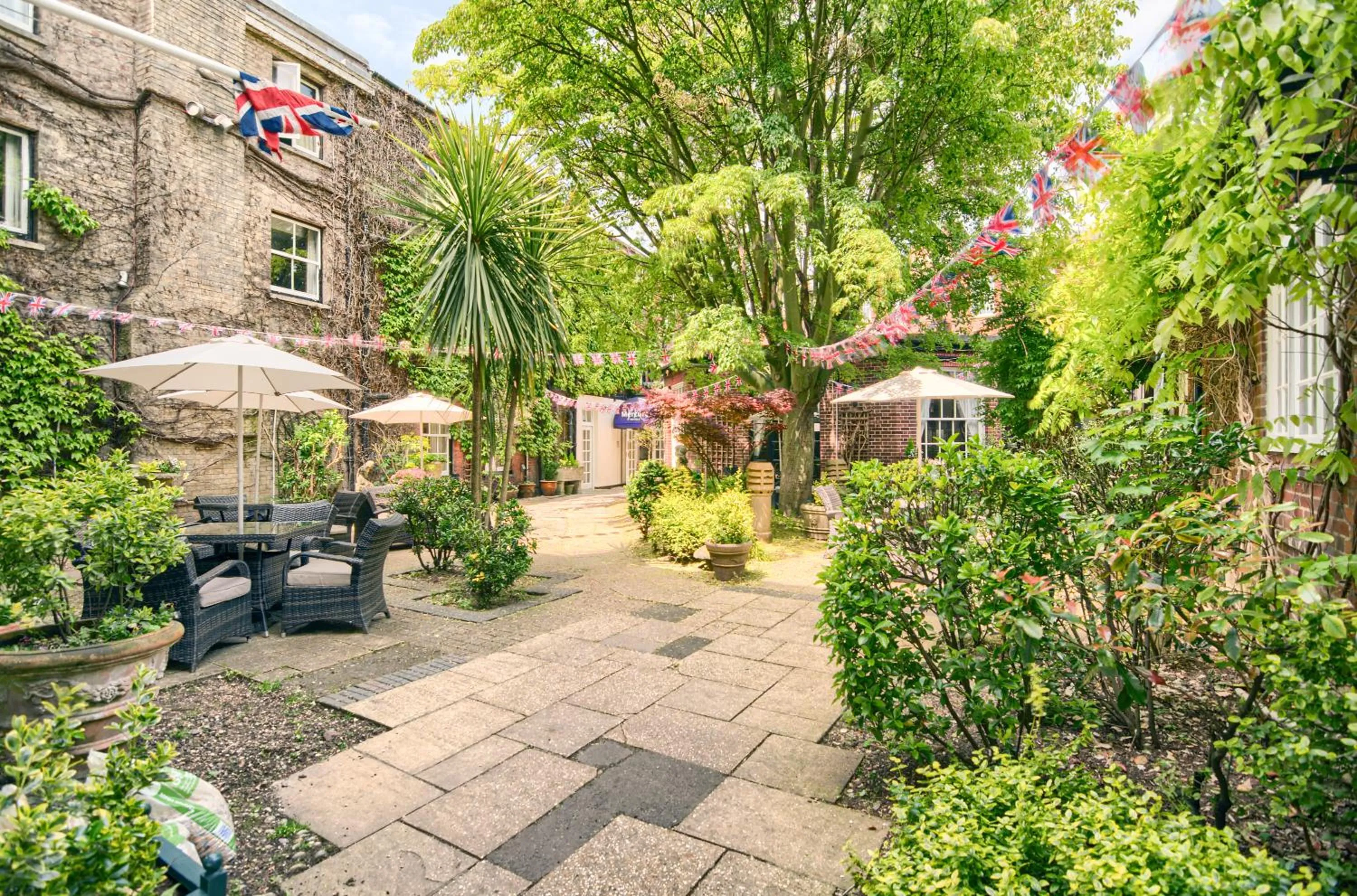 Balcony/Terrace in Mercure Salisbury White Hart Hotel & Apartments