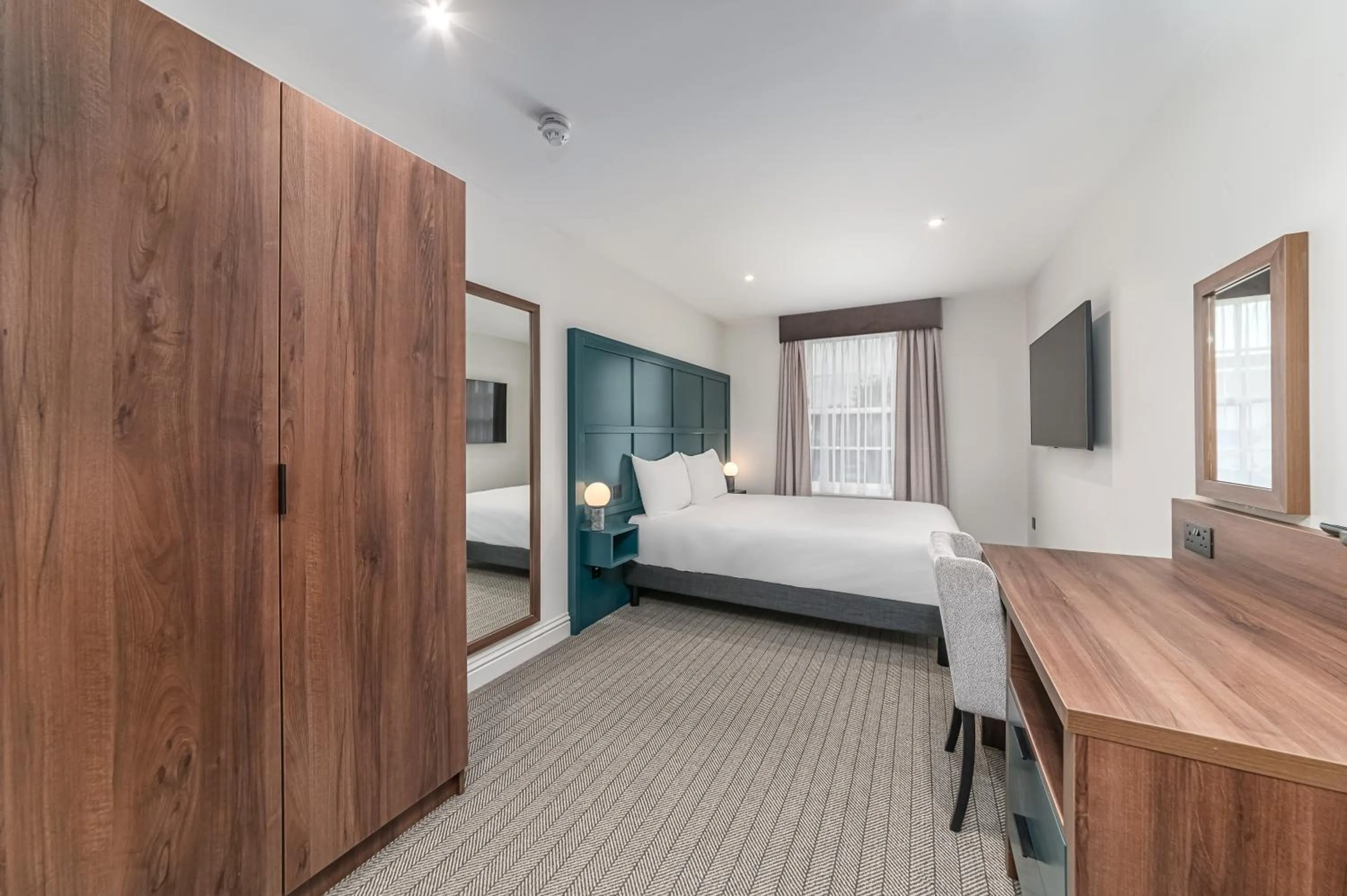 Bed in Mercure Salisbury White Hart Hotel & Apartments