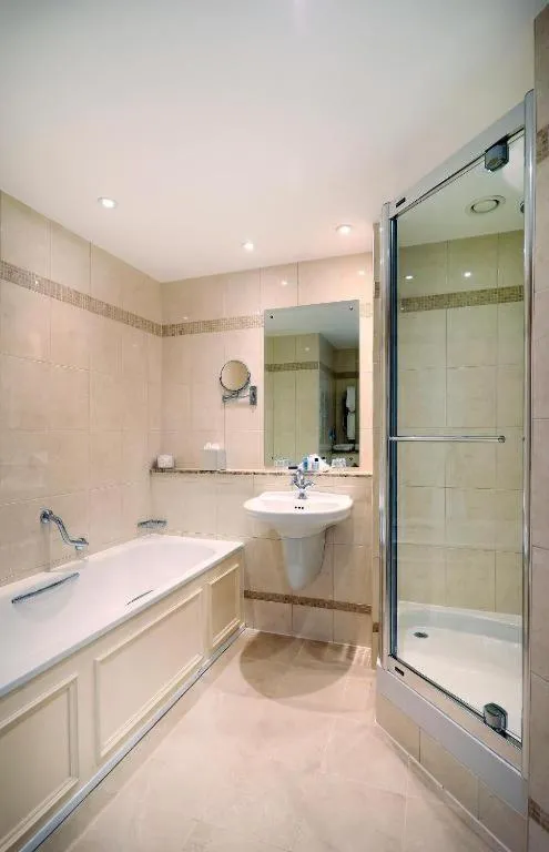 Macdonald Old England Hotel & Spa