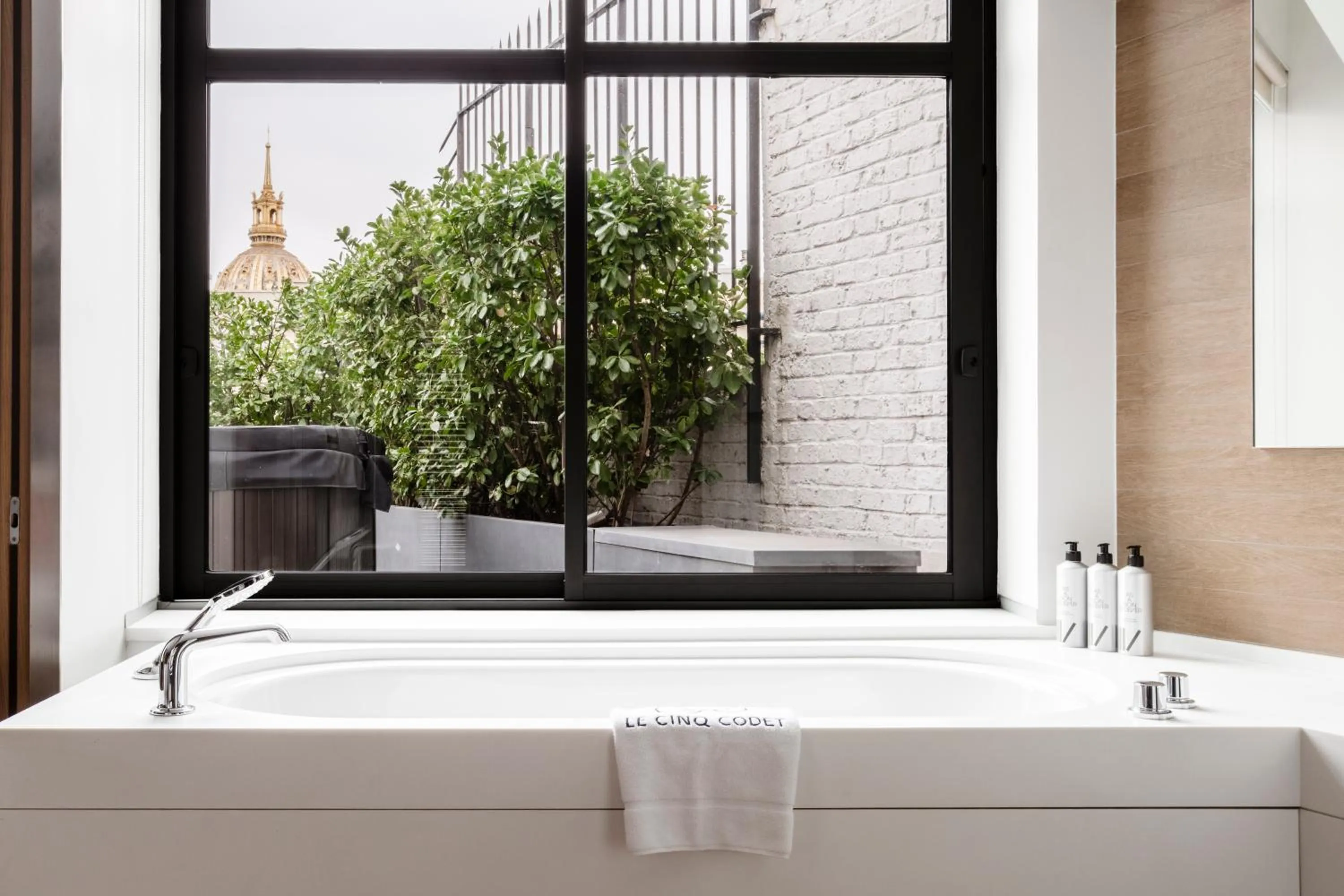 Bathroom in Le Cinq Codet