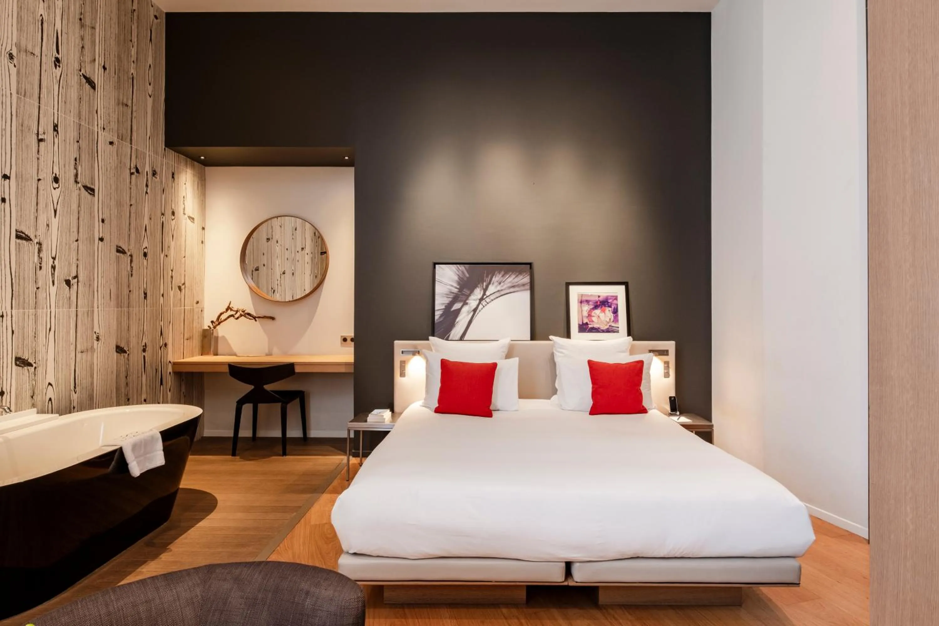 Bedroom, Bed in Le Cinq Codet