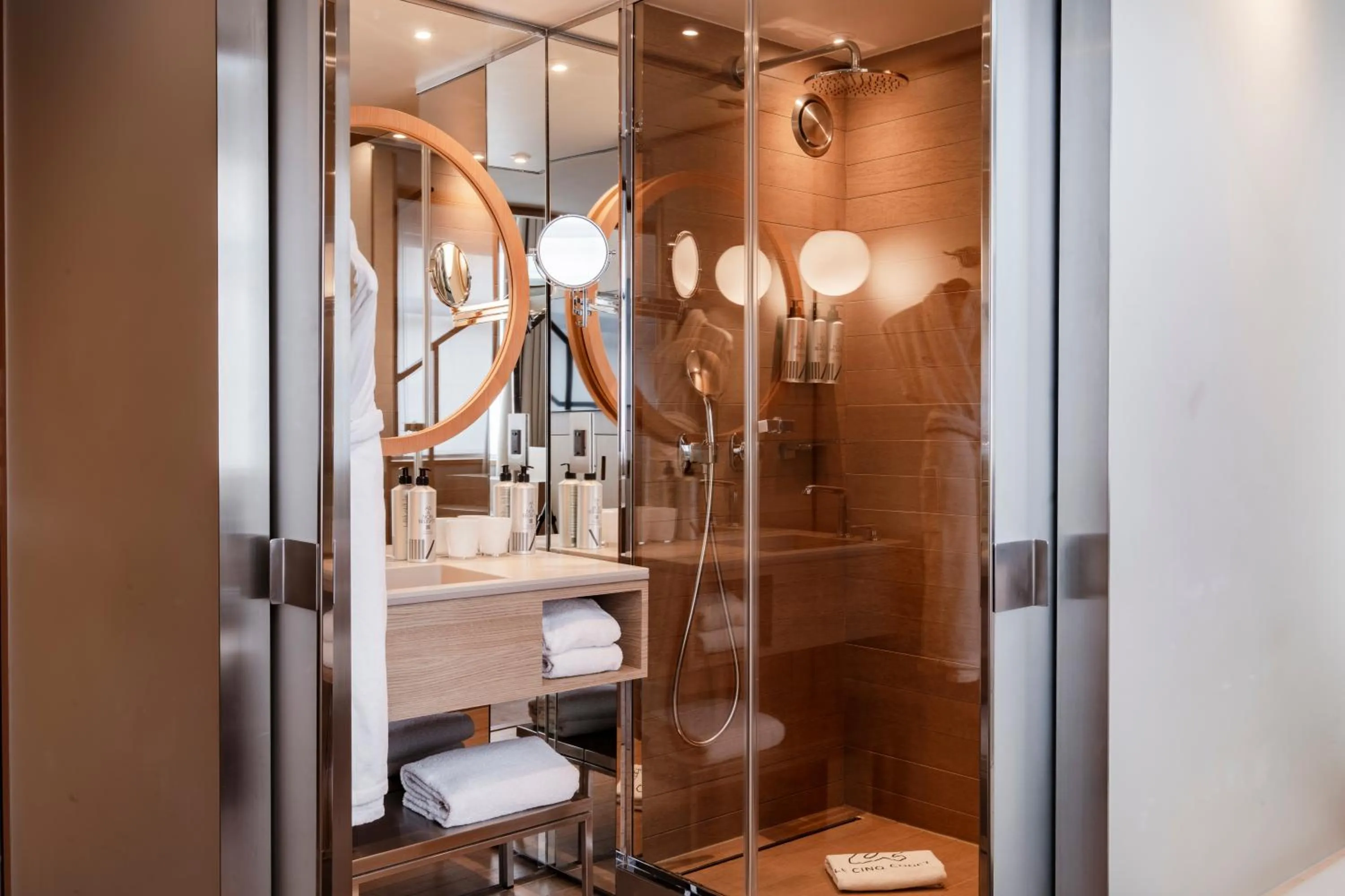 Bathroom in Le Cinq Codet