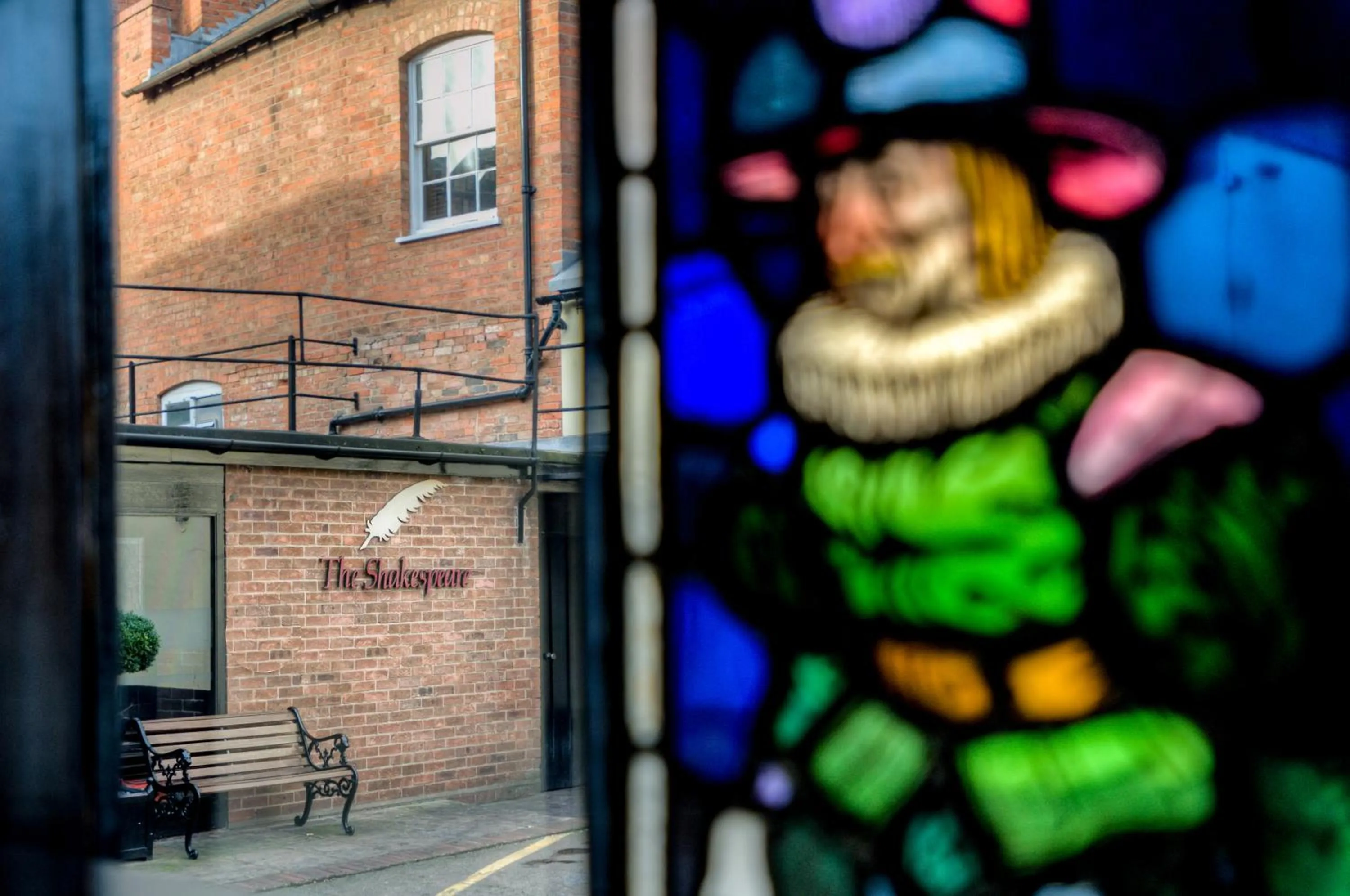 Facade/entrance in Mercure Stratford Upon Avon Shakespeare Hotel