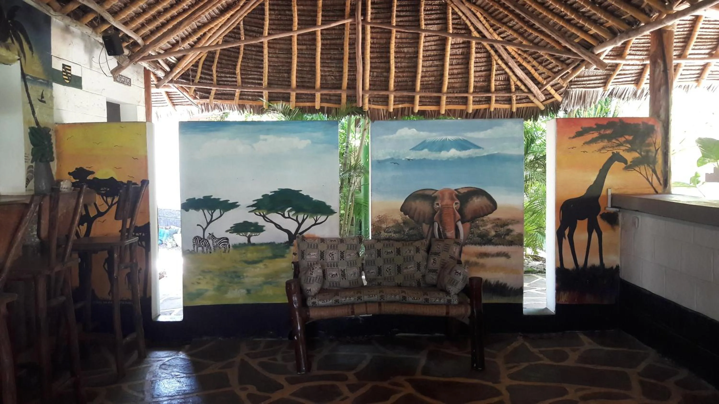 Lounge or bar in African Dream Cottages - Diani Beach