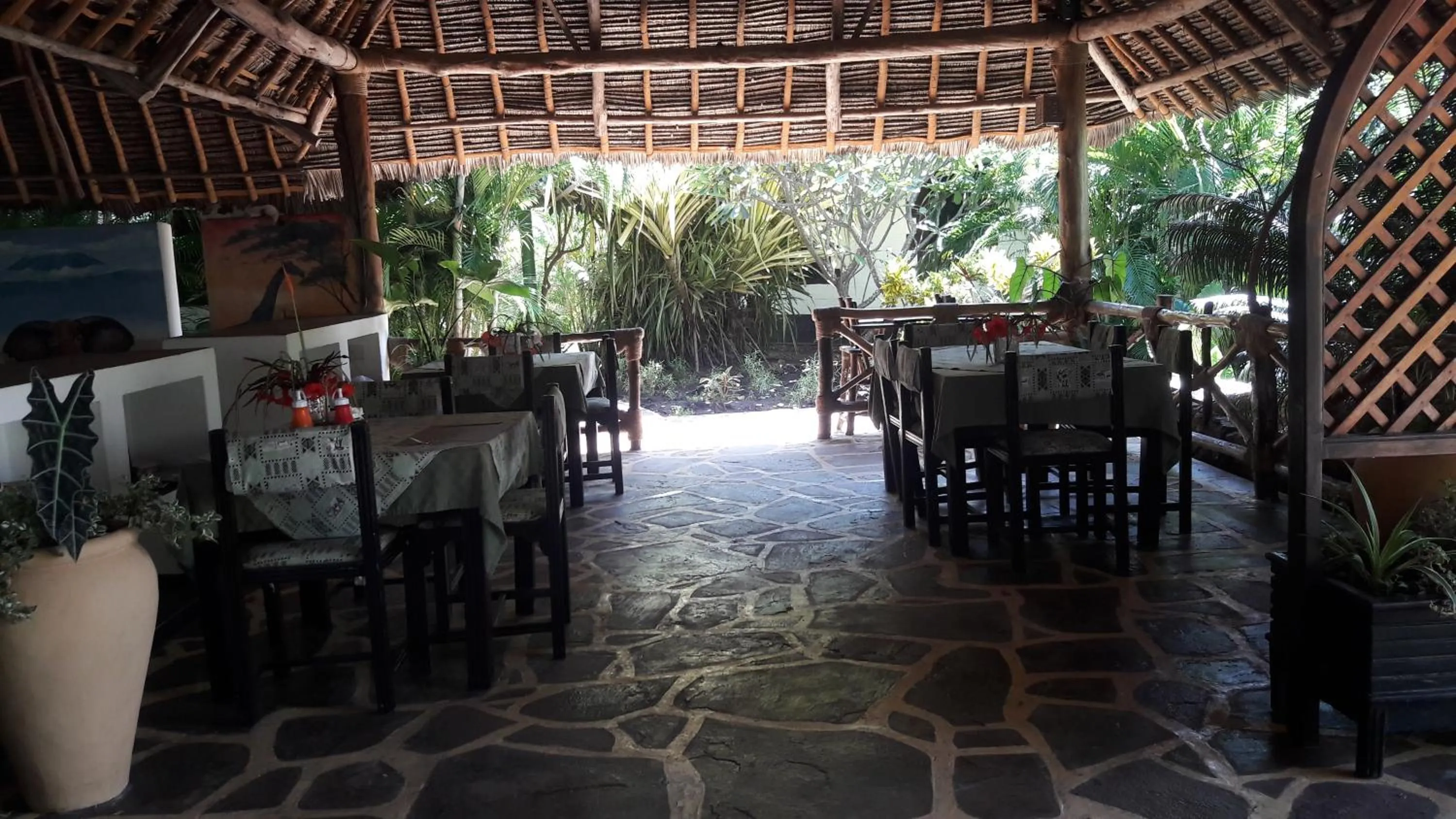 Restaurant/places to eat in African Dream Cottages - Diani Beach