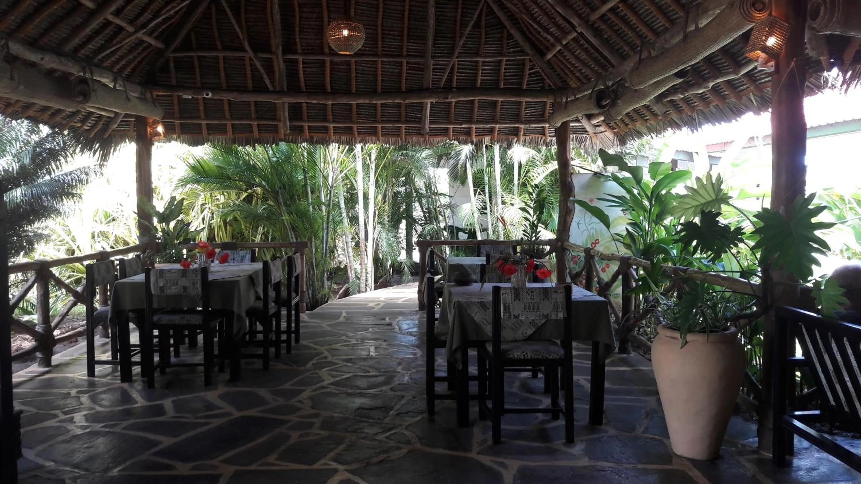 Restaurant/places to eat in African Dream Cottages - Diani Beach