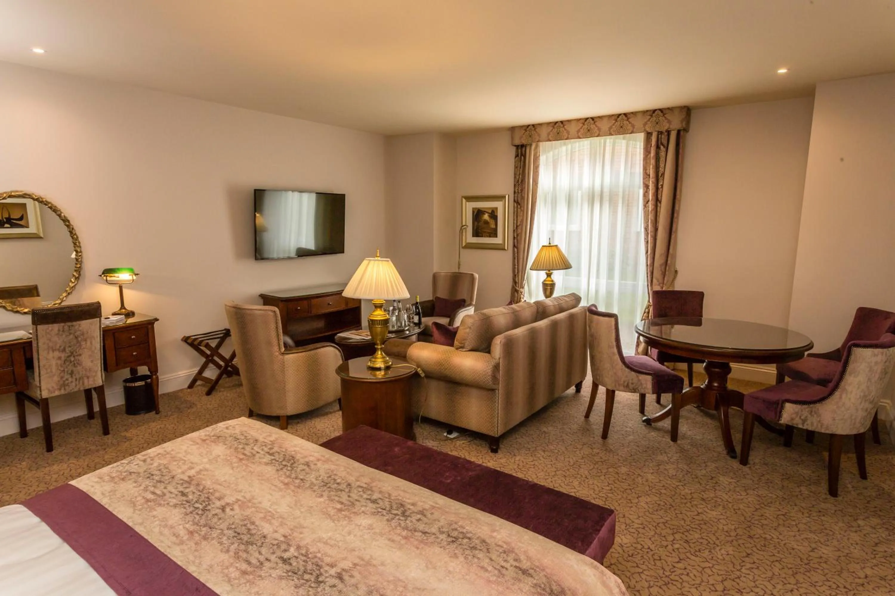 Photo of the whole room, Bed in Swan's Nest Hotel