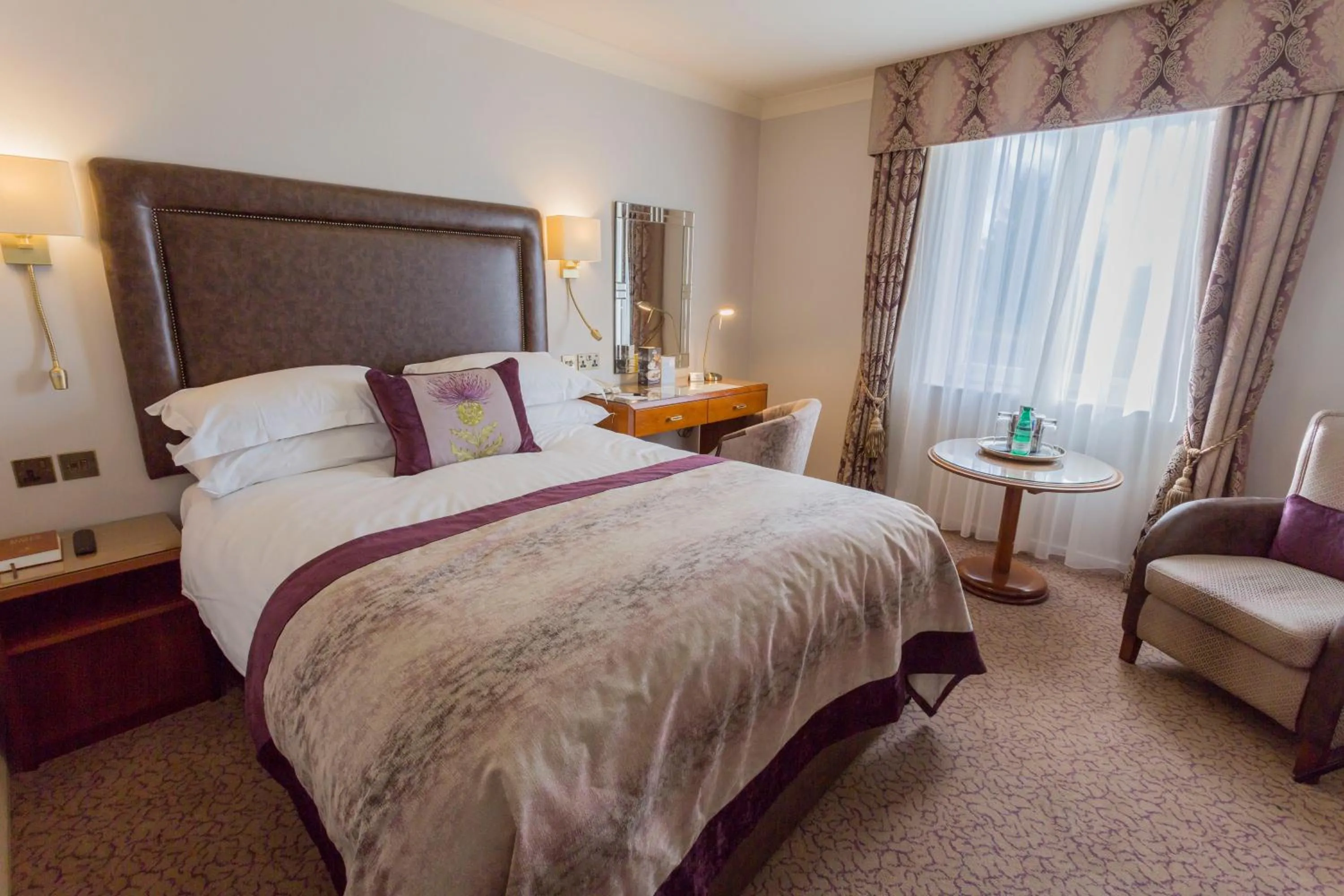 Bedroom, Bed in Swan's Nest Hotel