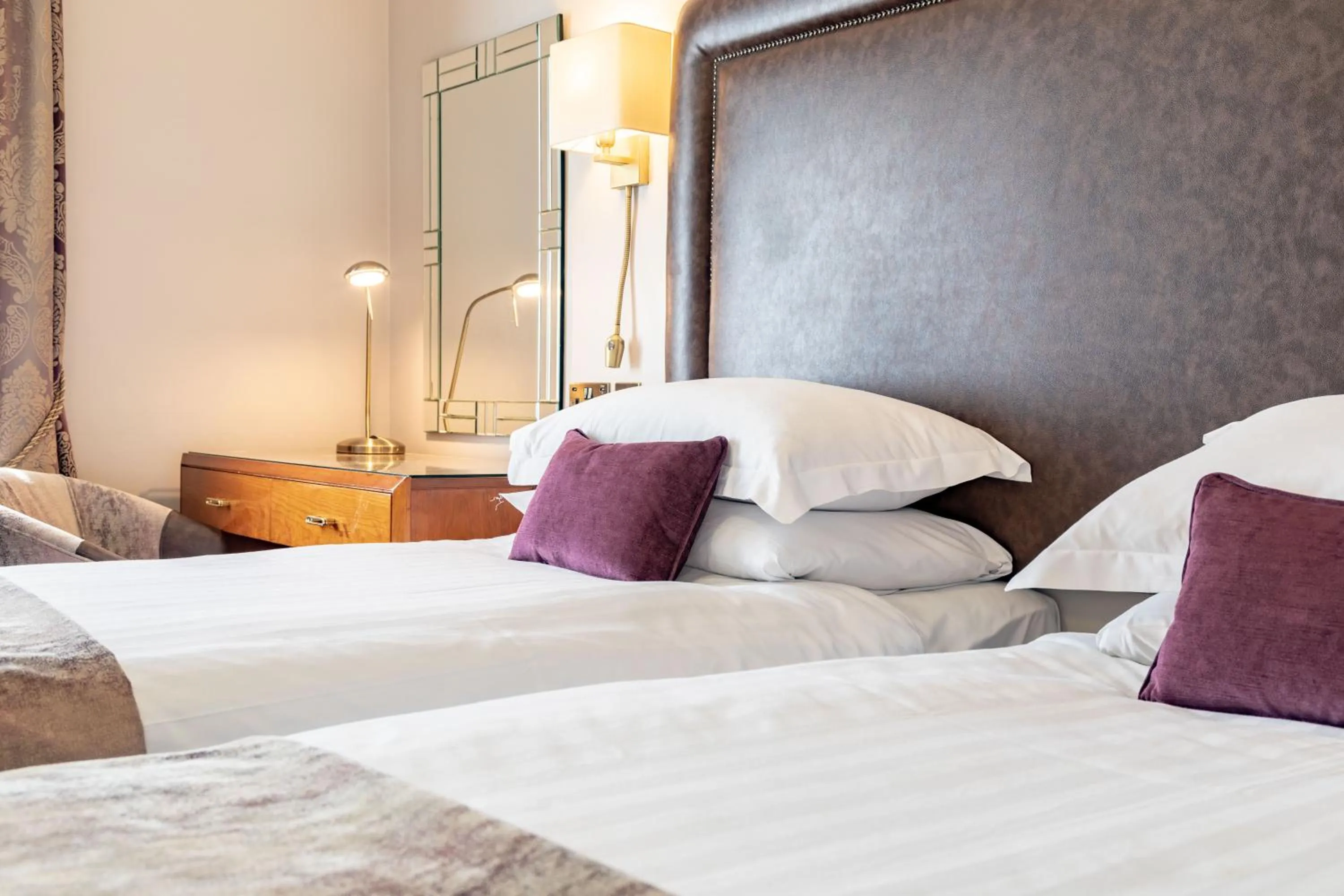 Bedroom, Bed in Swan's Nest Hotel