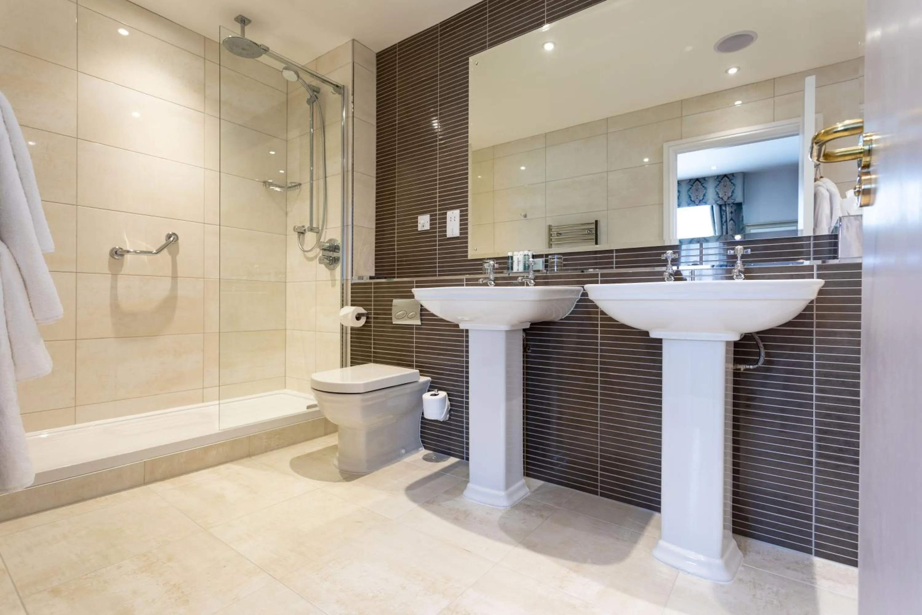 Bathroom in Swan's Nest Hotel