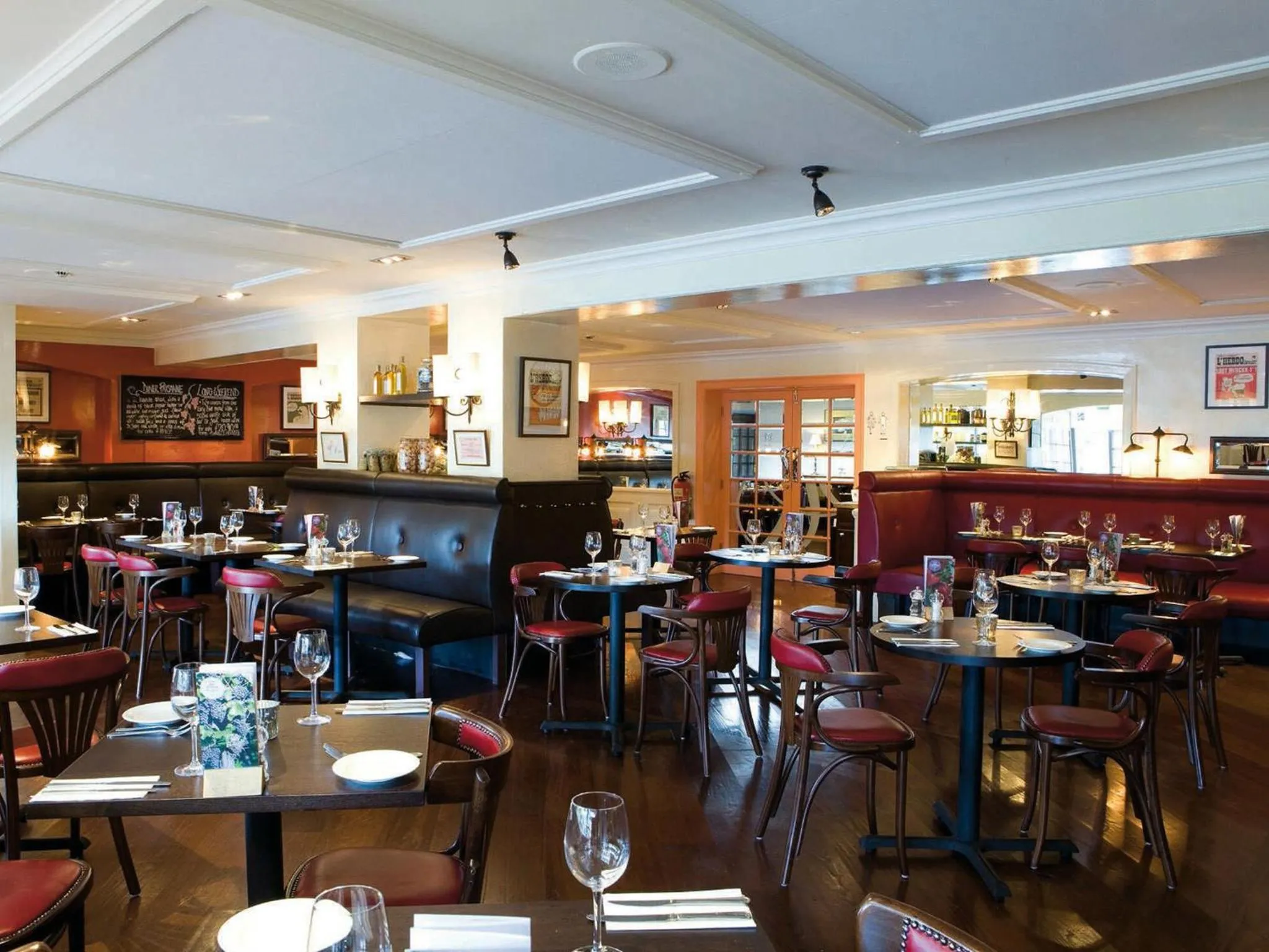 Restaurant/places to eat in Swan's Nest Hotel