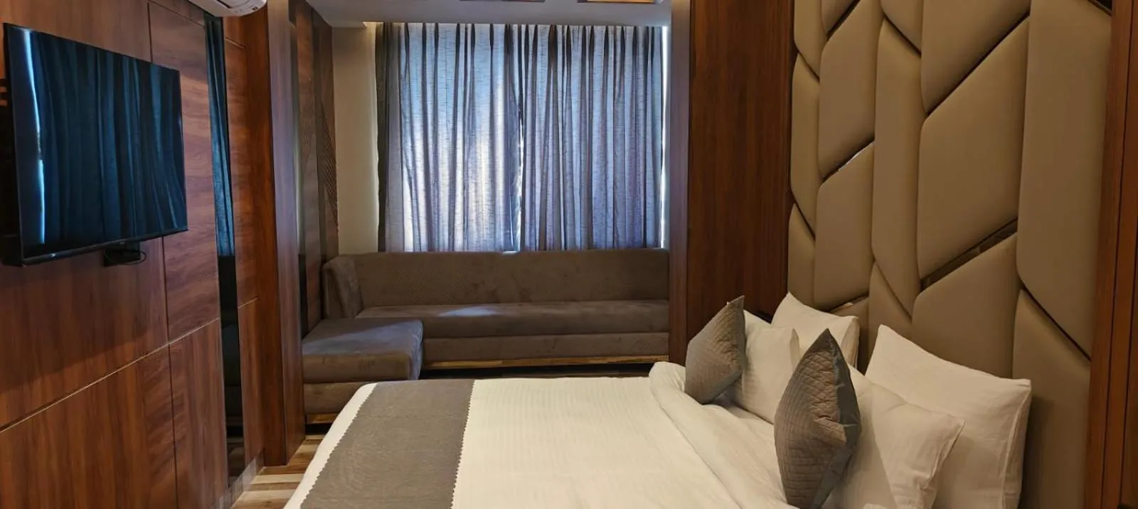 Bed in HOTEL GOLDEN PEACOCK