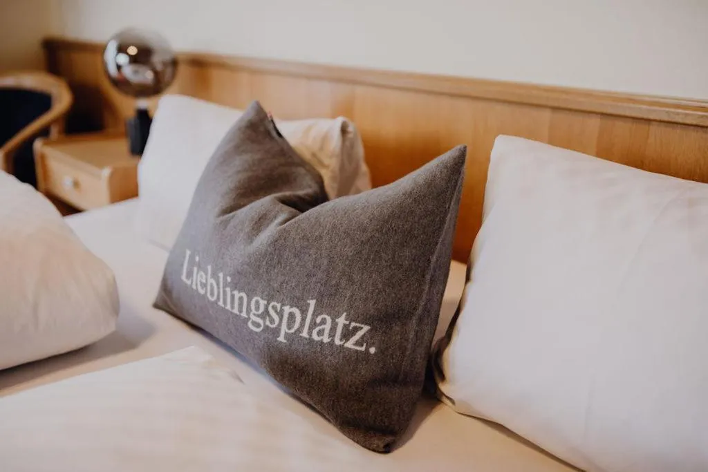Bedroom, Bed in Dorfcafe Unken Hotelpension sWirtshaus im Dorf