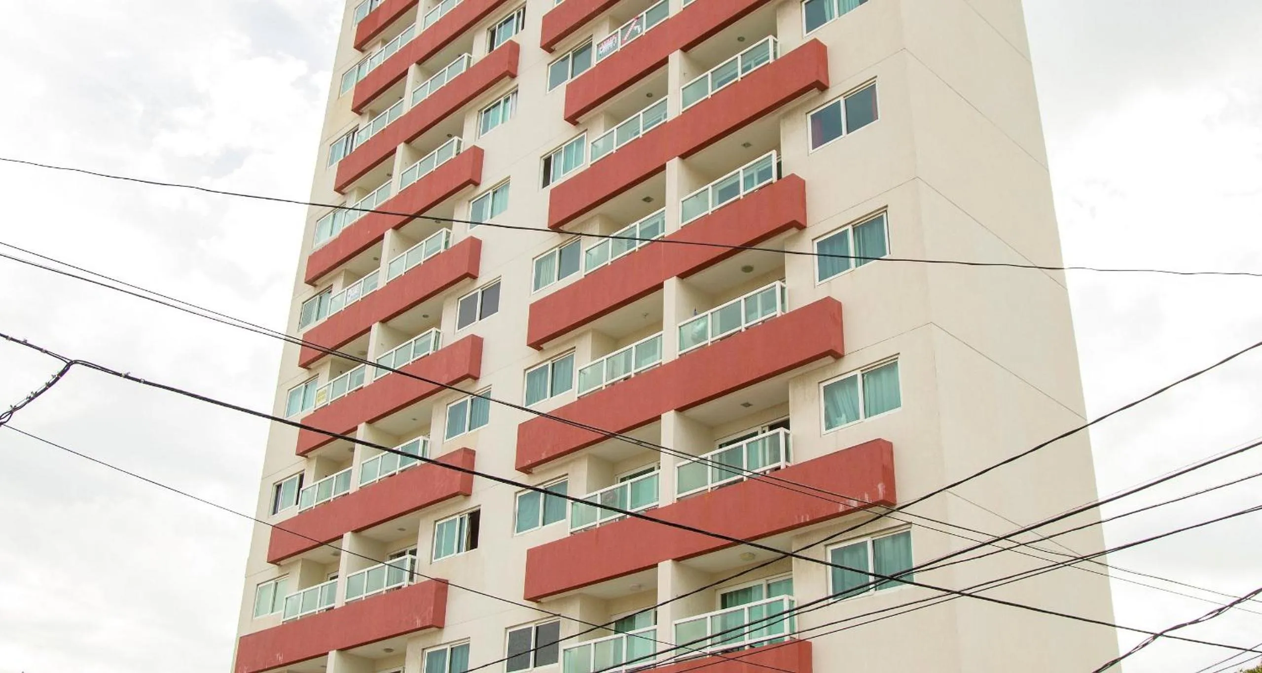 Facade/entrance in Apple Flat #201 - Apê em Ponta Negra por Carpediem