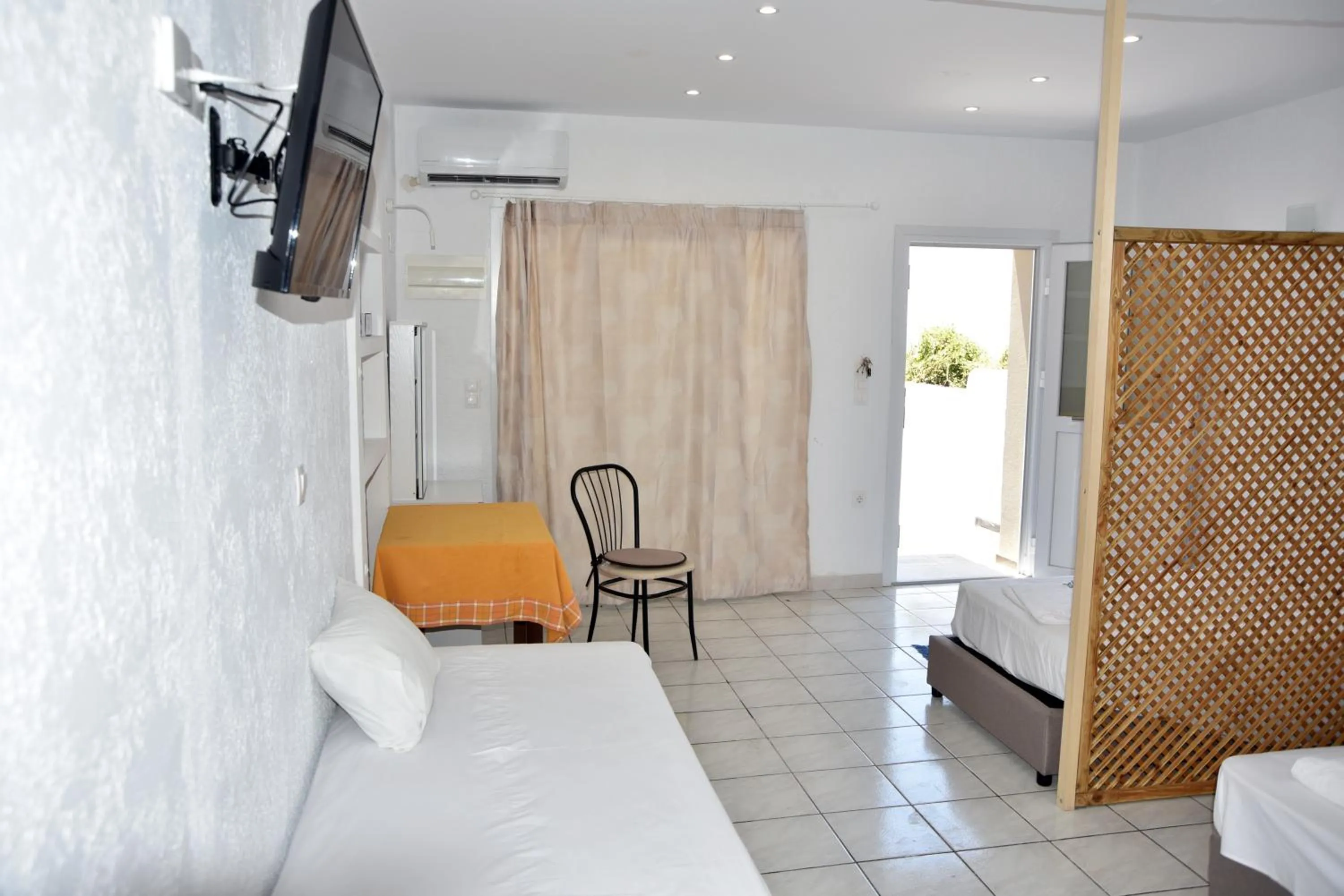 Bed in Jimmy's Apartments