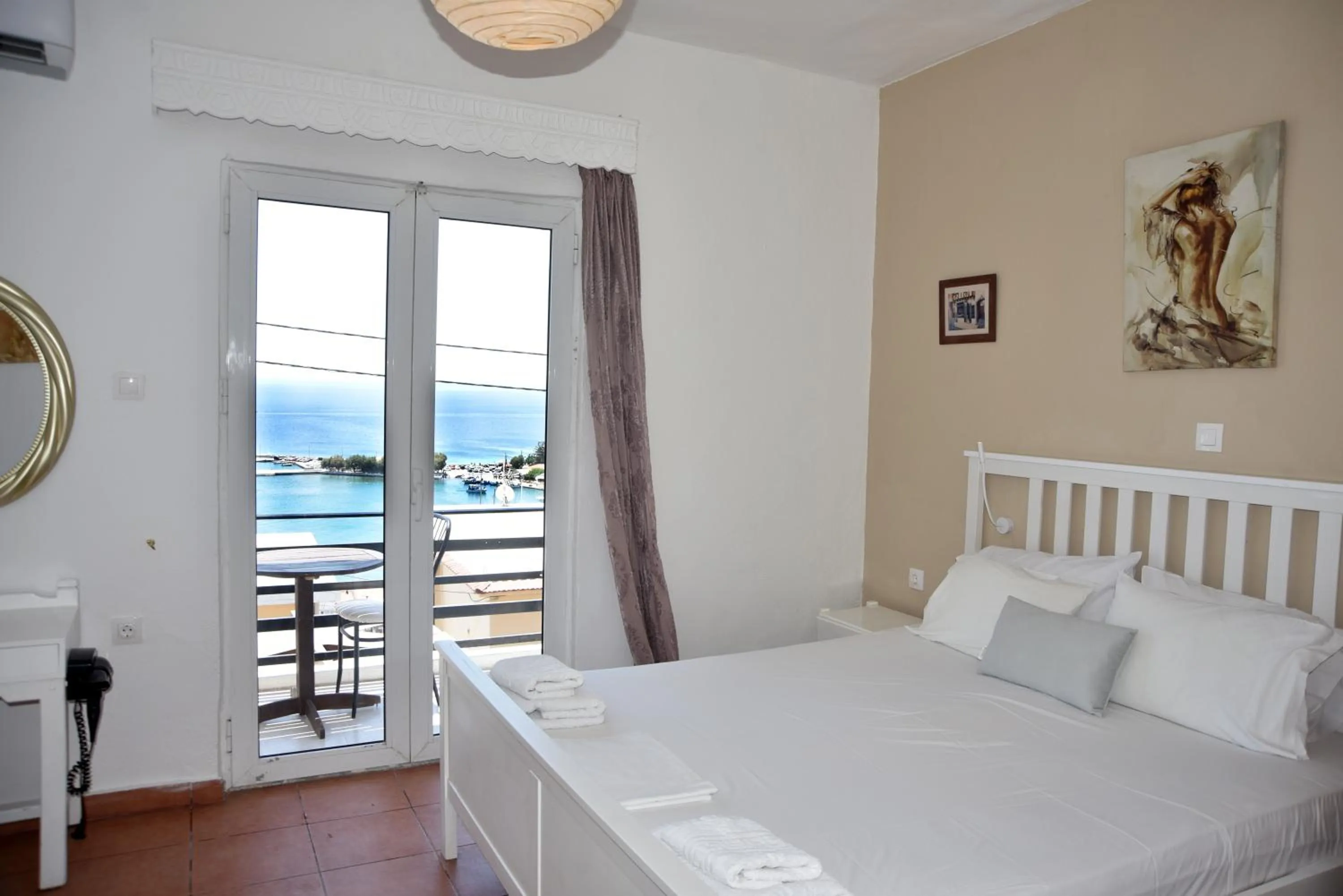 Balcony/Terrace, Bed in Jimmy's Apartments