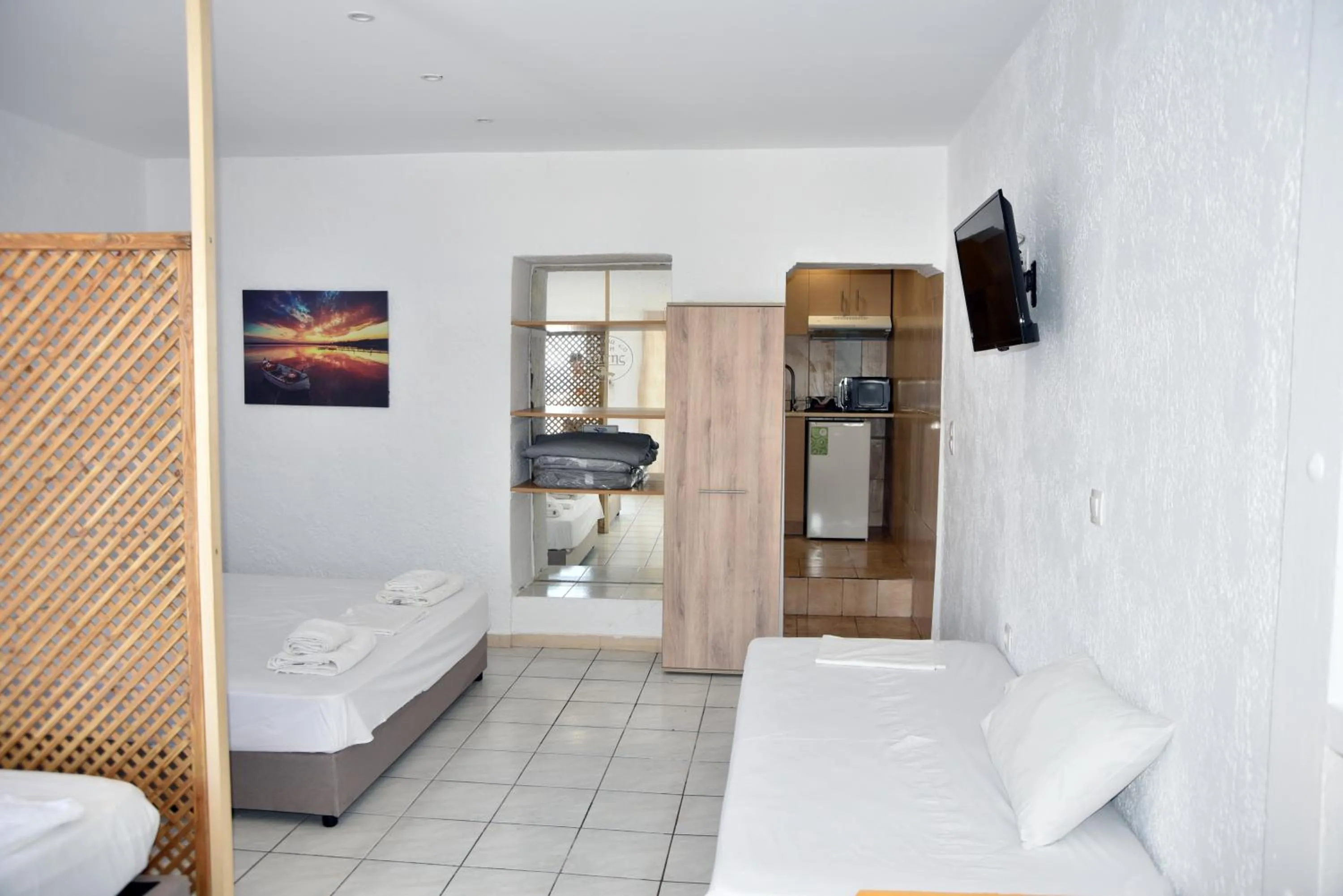 Bathroom, Bed in Jimmy's Apartments